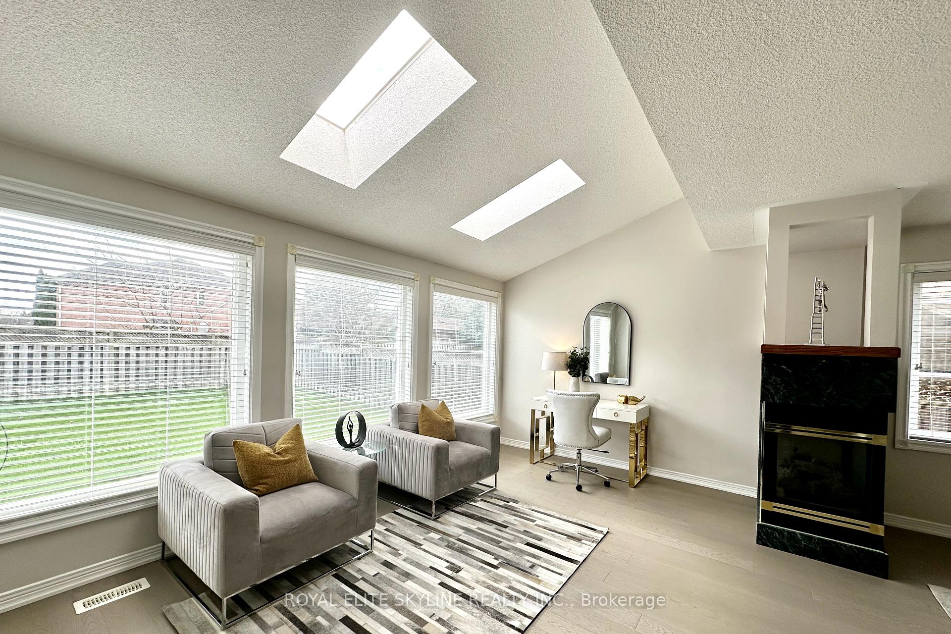 Photo 6 of 144 Manhattan Drive, Markham, Markville — HOMEH