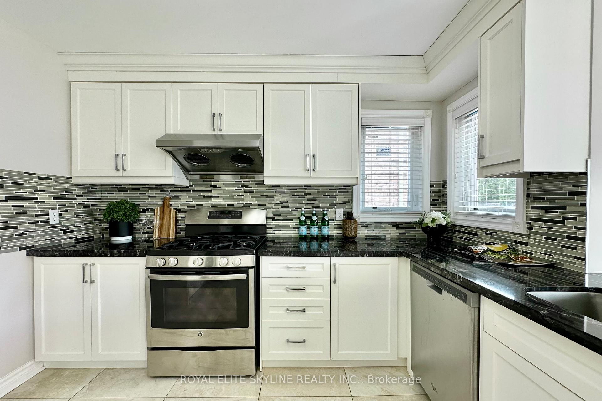 Photo 10 of 144 Manhattan Drive, Markham, Markville — HOMEH