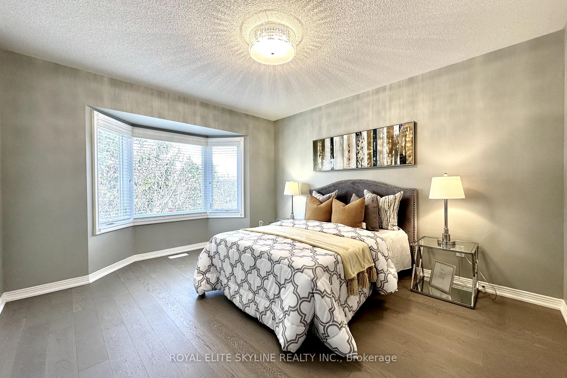 Photo 14 of 144 Manhattan Drive, Markham, Markville — HOMEH