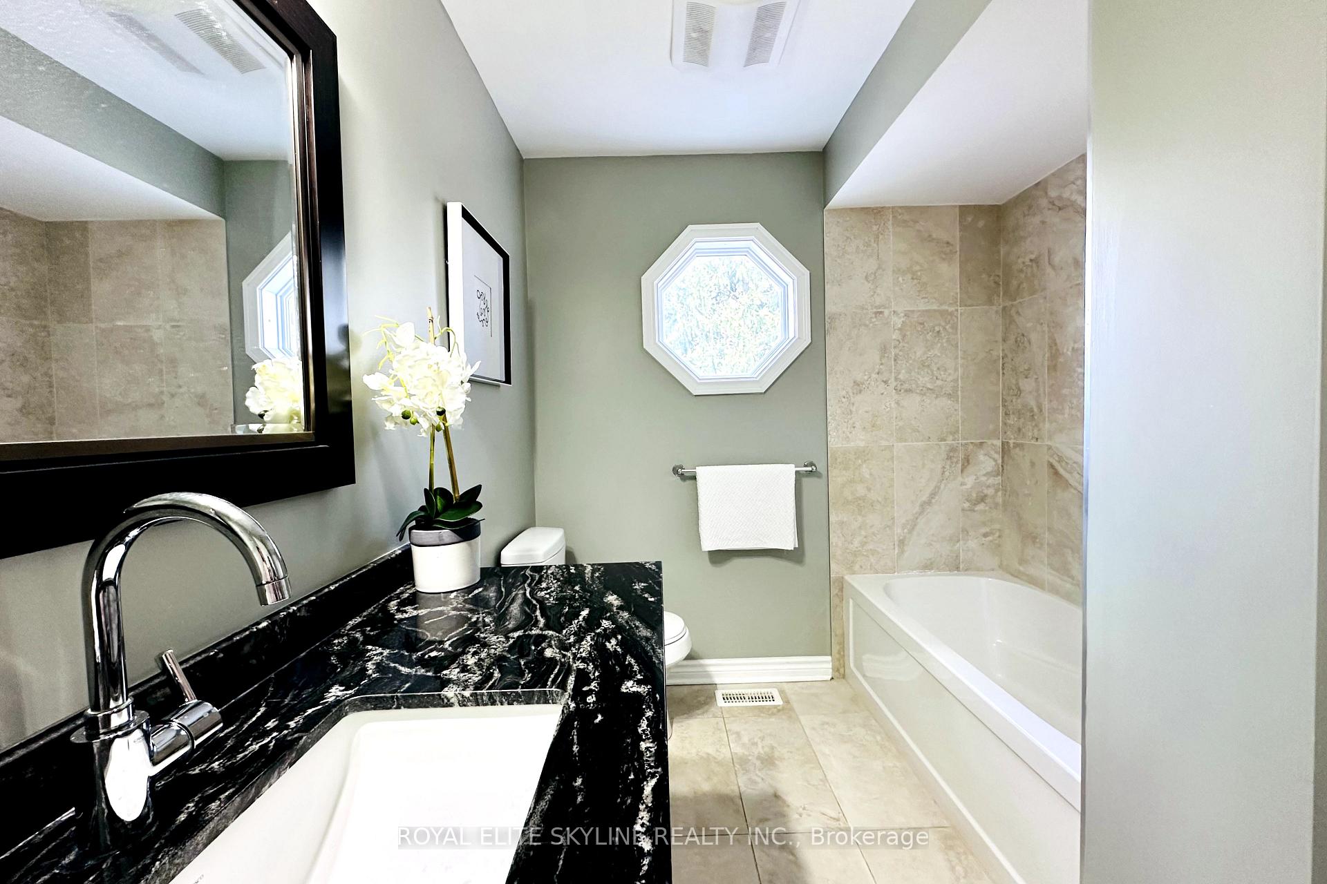 Photo 15 of 144 Manhattan Drive, Markham, Markville — HOMEH