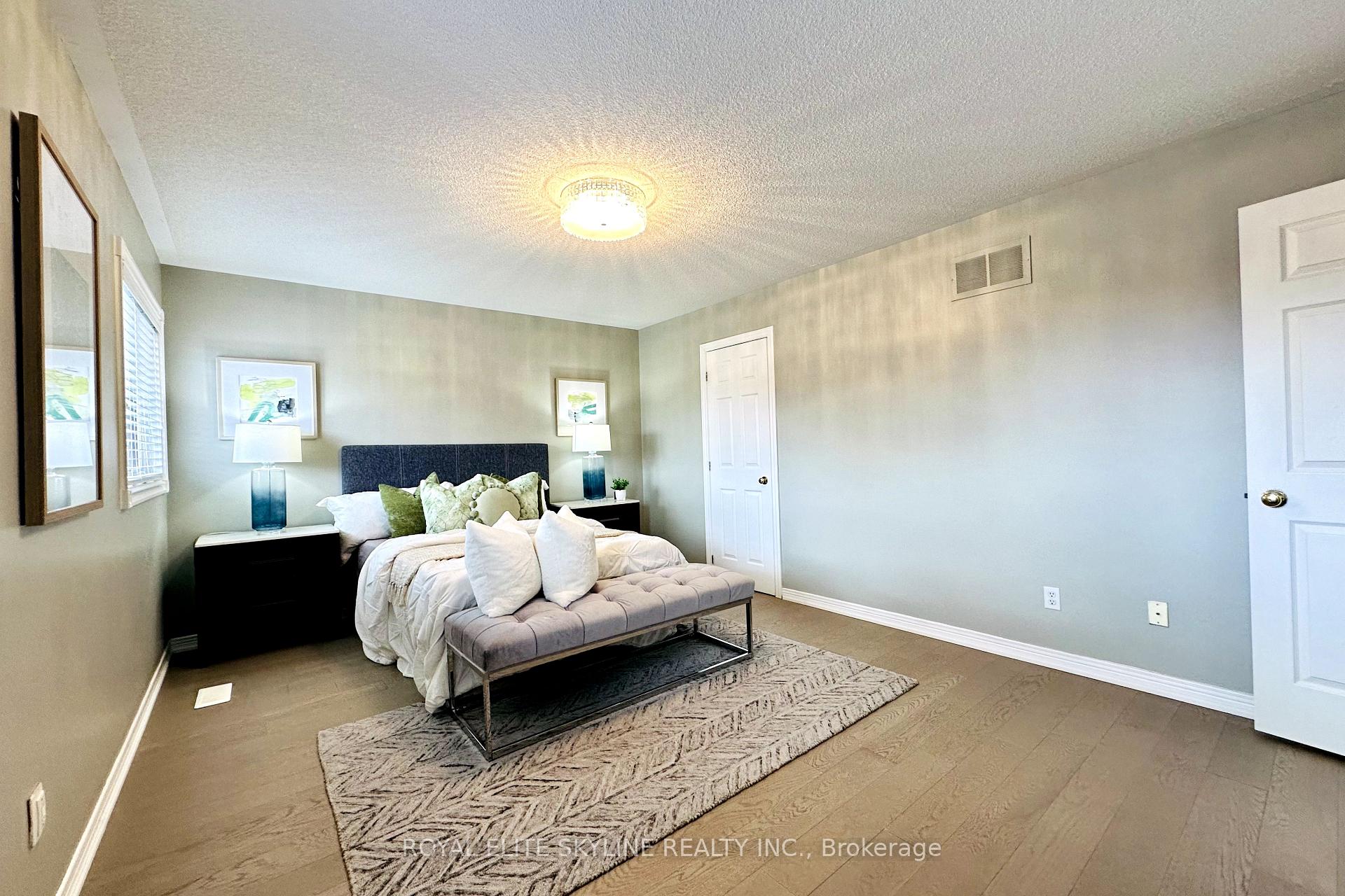 Photo 17 of 144 Manhattan Drive, Markham, Markville — HOMEH
