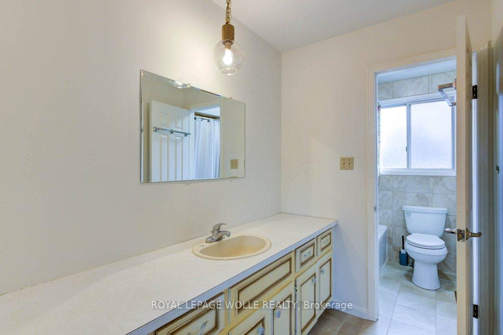 Photo 14 of 395 Westridge Drive, Waterloo — HOMEH