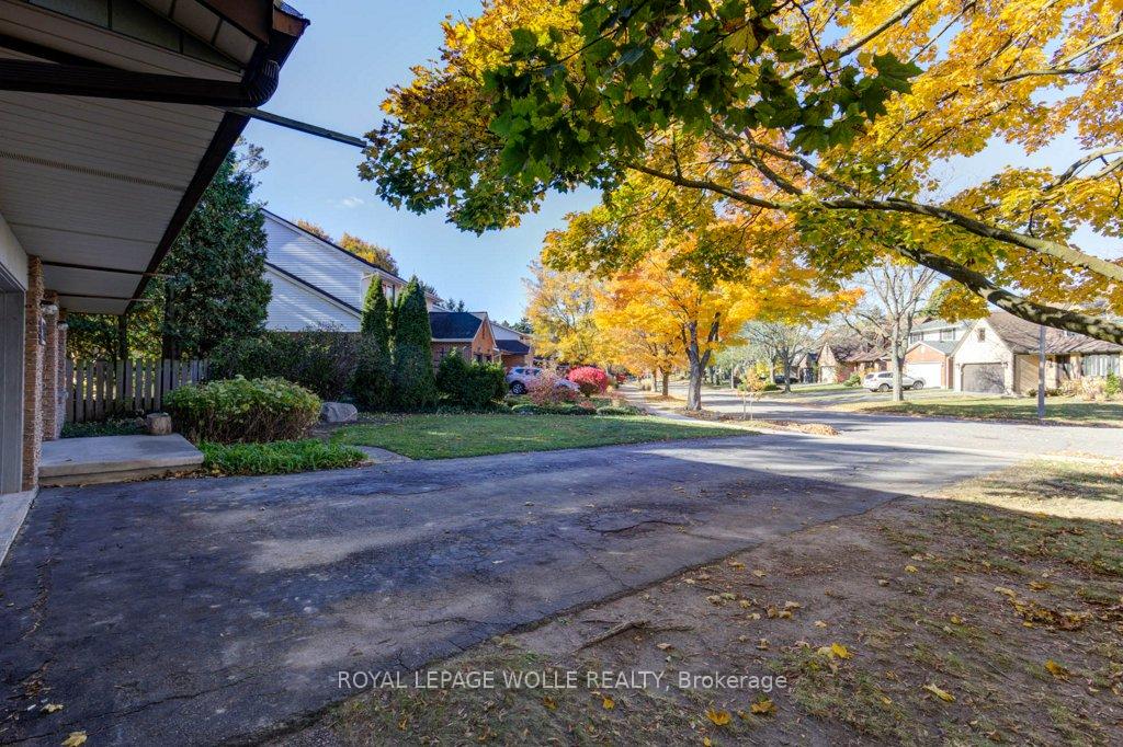 Photo 32 of 395 Westridge Drive, Waterloo — HOMEH