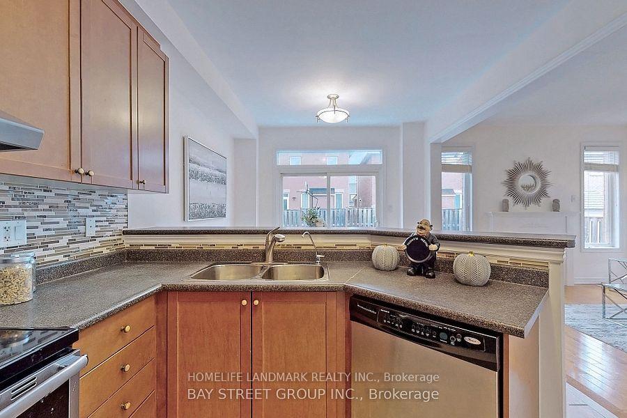 Photo 11 of 70 Goldenwood Crescent, Markham, Greensborough — HOMEH