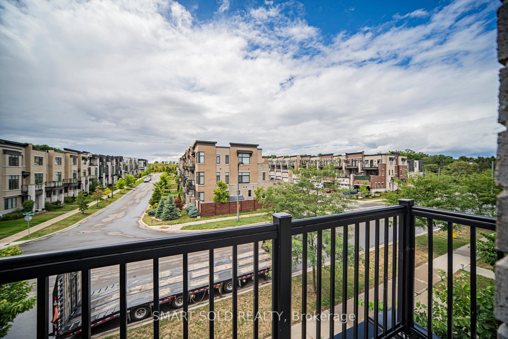 Photo 4 of 107 Crimson Forest Drive, Vaughan, Patterson — HOMEH