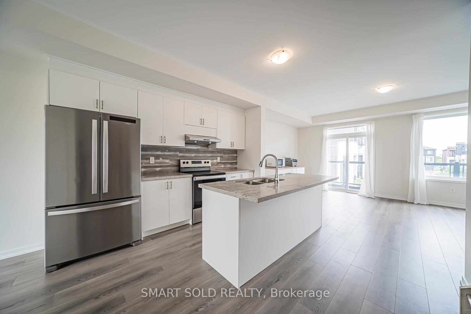 Photo 5 of 107 Crimson Forest Drive, Vaughan, Patterson — HOMEH