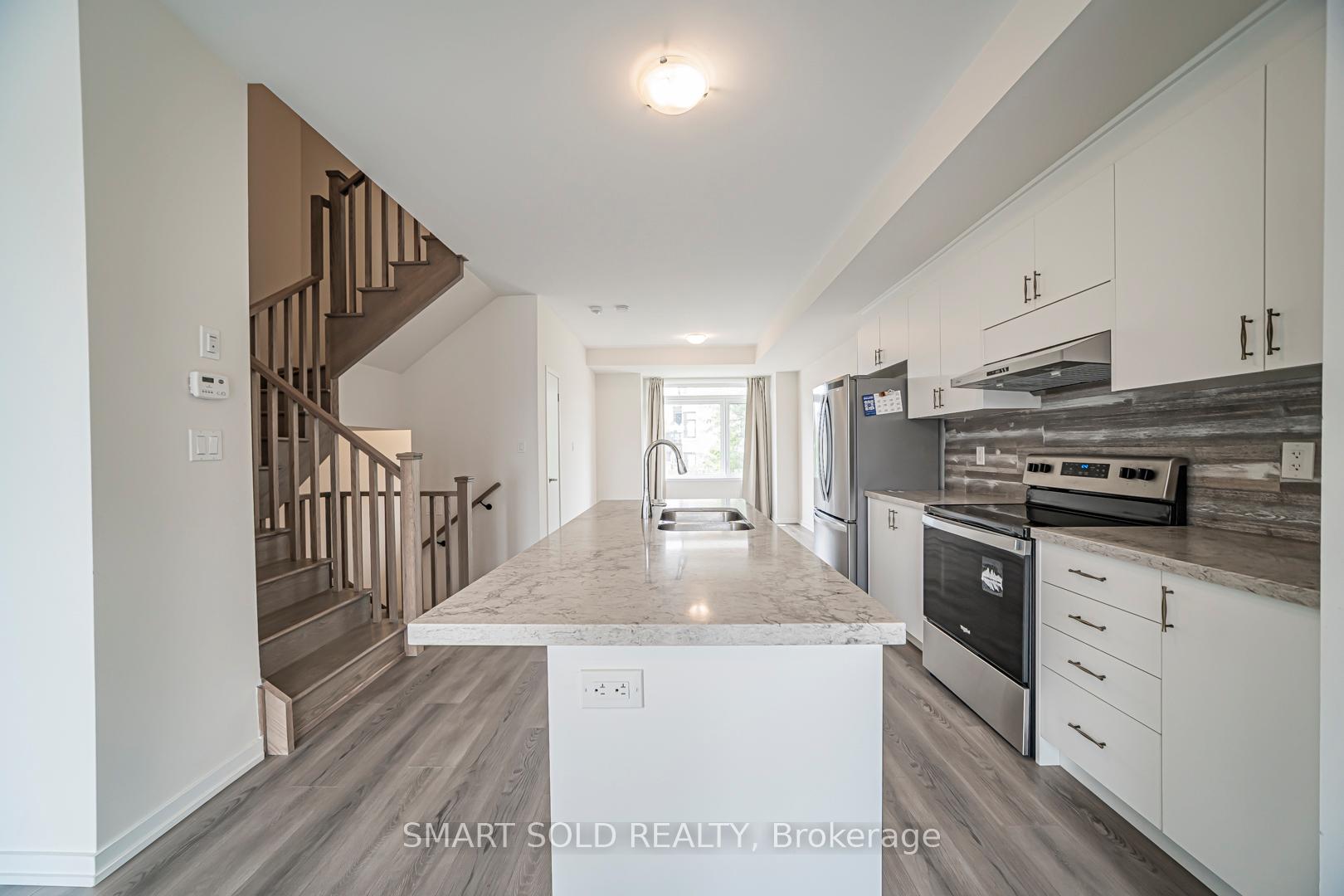 Photo 10 of 107 Crimson Forest Drive, Vaughan, Patterson — HOMEH