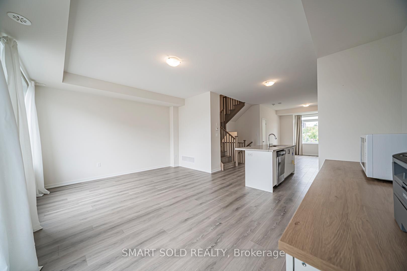 Photo 11 of 107 Crimson Forest Drive, Vaughan, Patterson — HOMEH