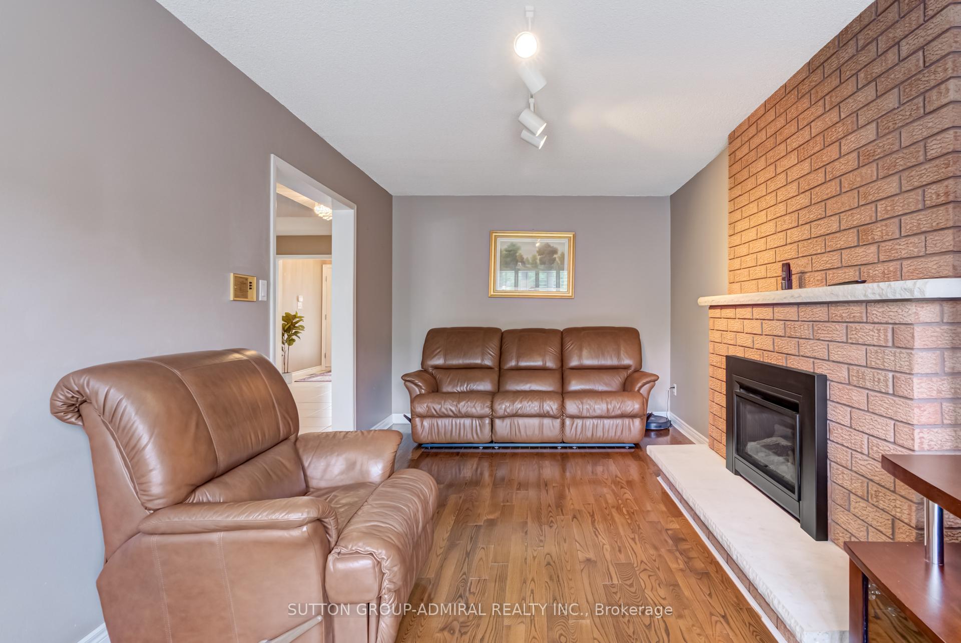 Photo 7 of 393 Aberdeen Avenue, Vaughan, East Woodbridge — HOMEH