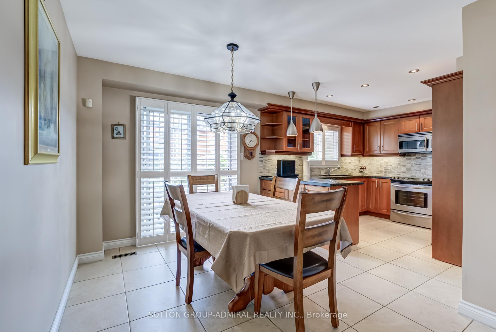 Photo 9 of 393 Aberdeen Avenue, Vaughan, East Woodbridge — HOMEH
