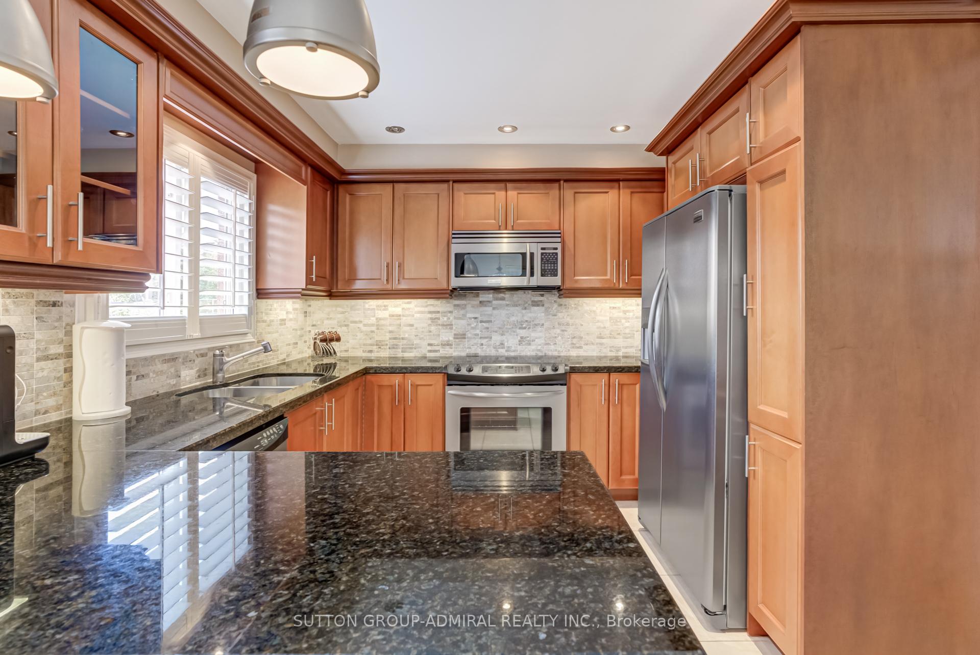 Photo 10 of 393 Aberdeen Avenue, Vaughan, East Woodbridge — HOMEH