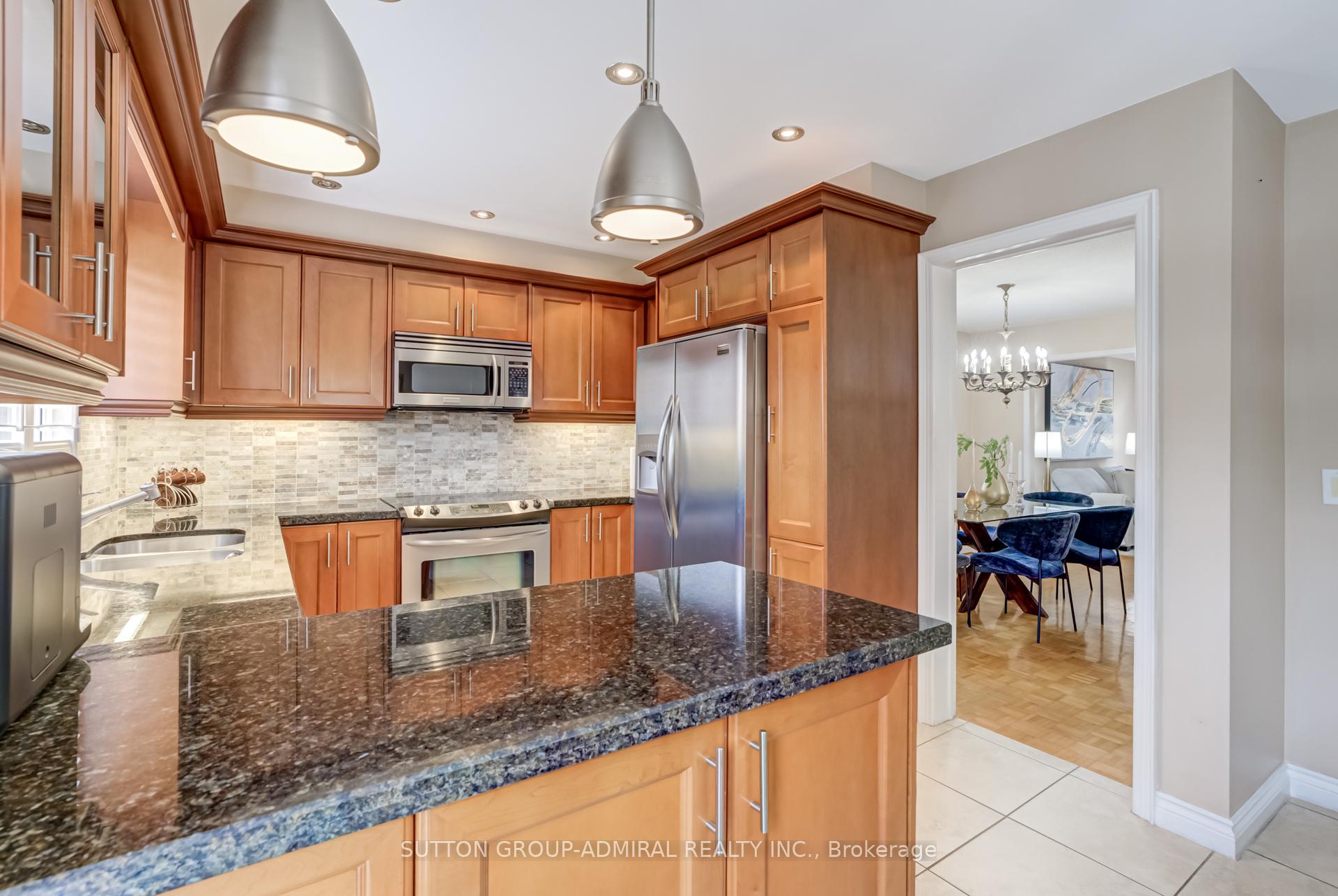 Photo 11 of 393 Aberdeen Avenue, Vaughan, East Woodbridge — HOMEH