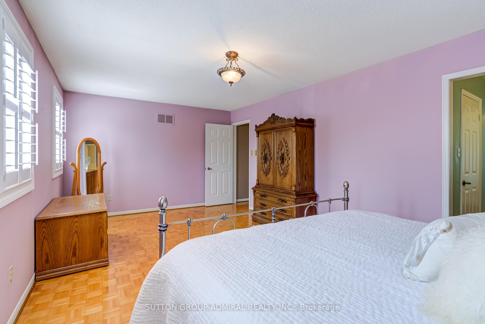 Photo 18 of 393 Aberdeen Avenue, Vaughan, East Woodbridge — HOMEH