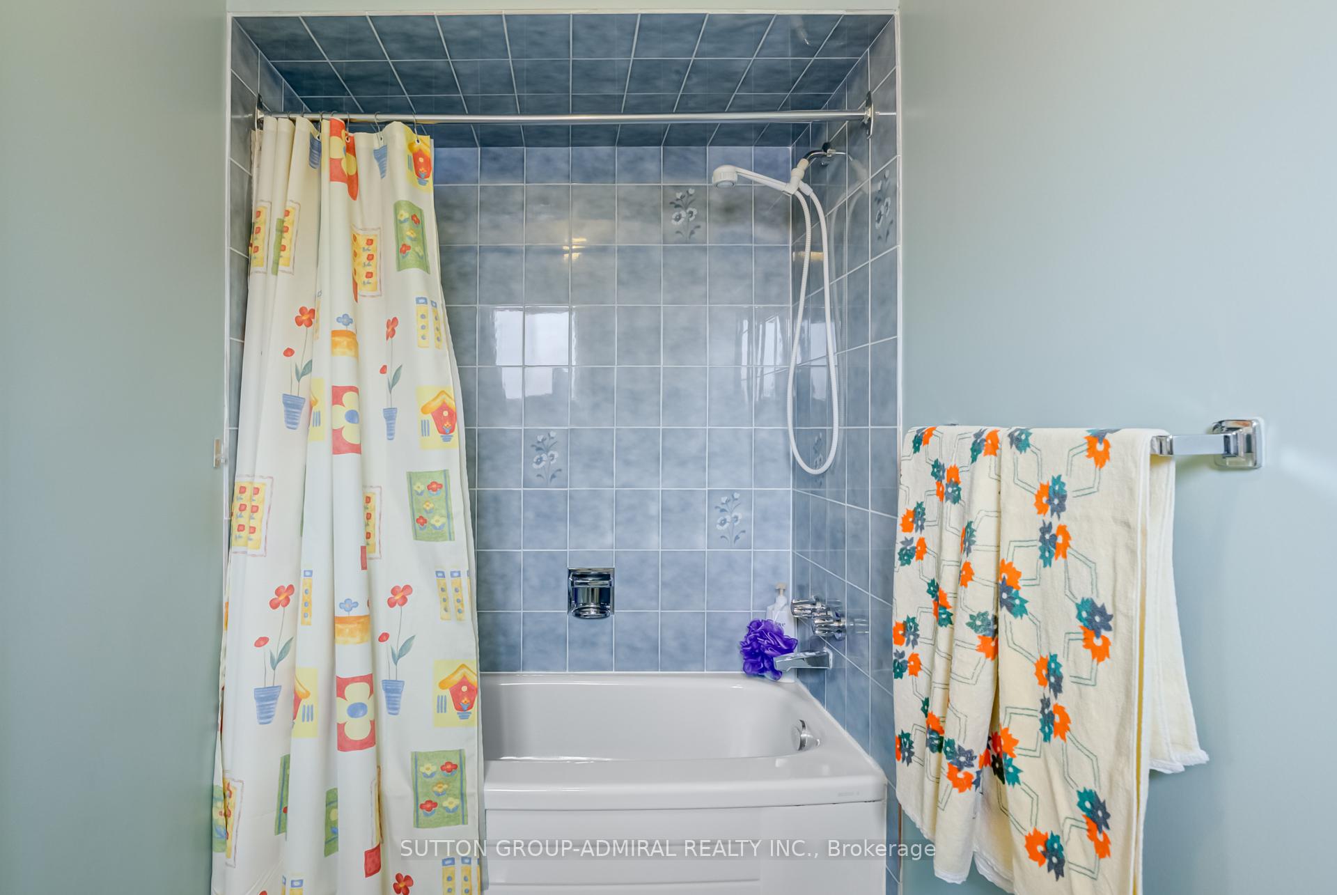 Photo 20 of 393 Aberdeen Avenue, Vaughan, East Woodbridge — HOMEH