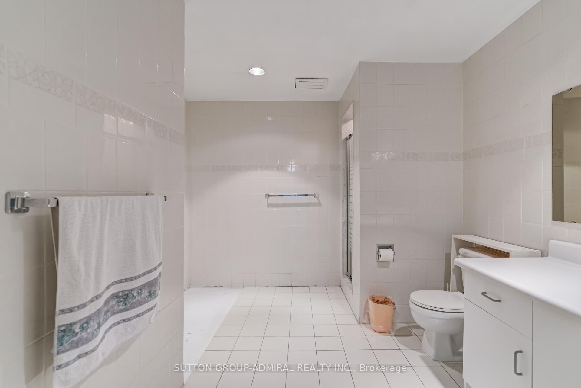 Photo 29 of 393 Aberdeen Avenue, Vaughan, East Woodbridge — HOMEH