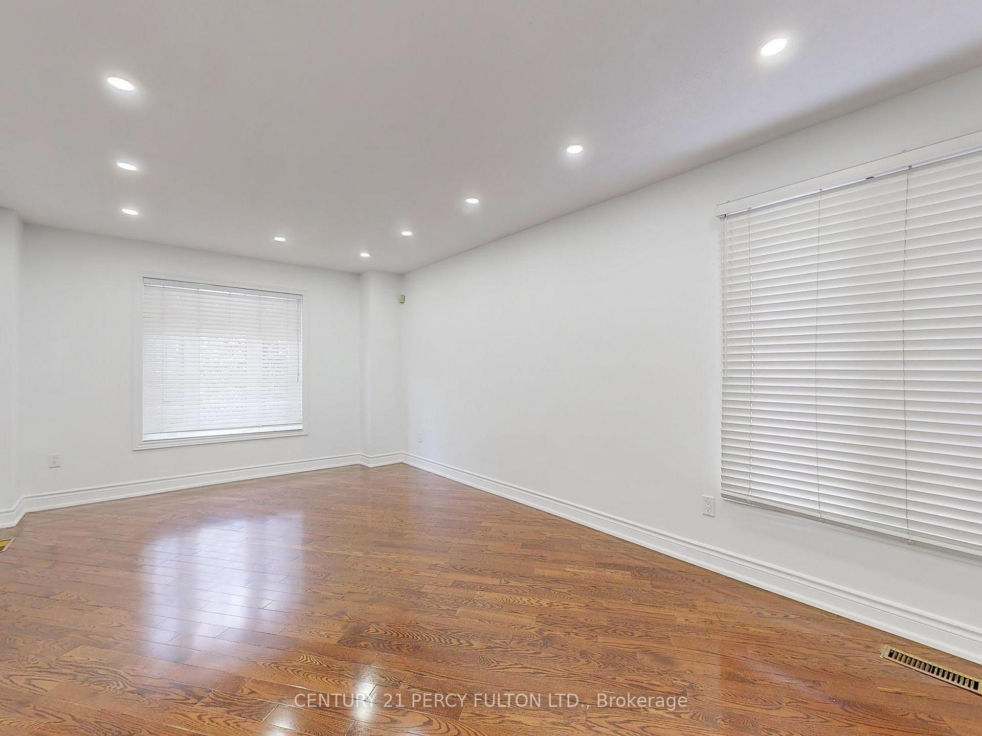Photo 3 of 43 William Honey Crescent, Markham, Middlefield — HOMEH