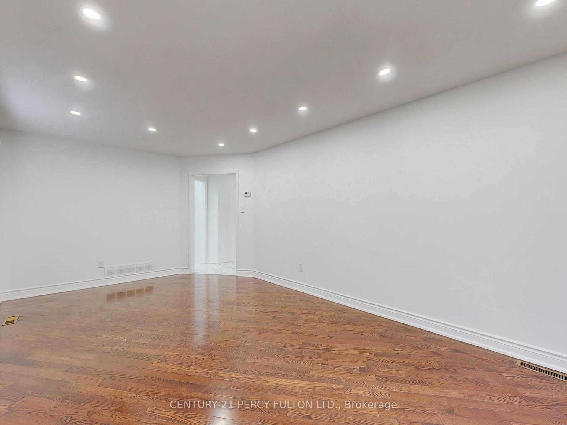 Photo 4 of 43 William Honey Crescent, Markham, Middlefield — HOMEH