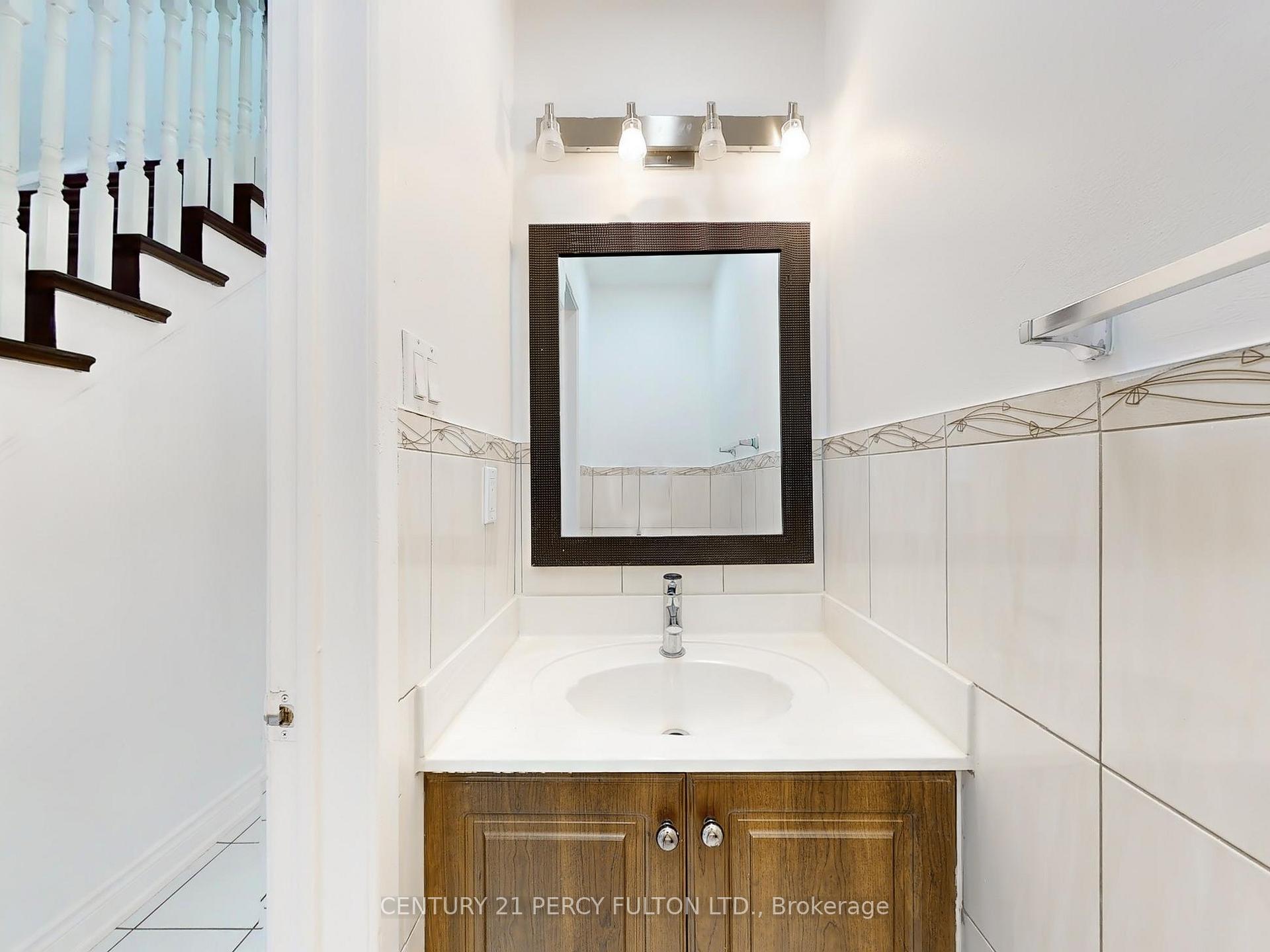 Photo 10 of 43 William Honey Crescent, Markham, Middlefield — HOMEH