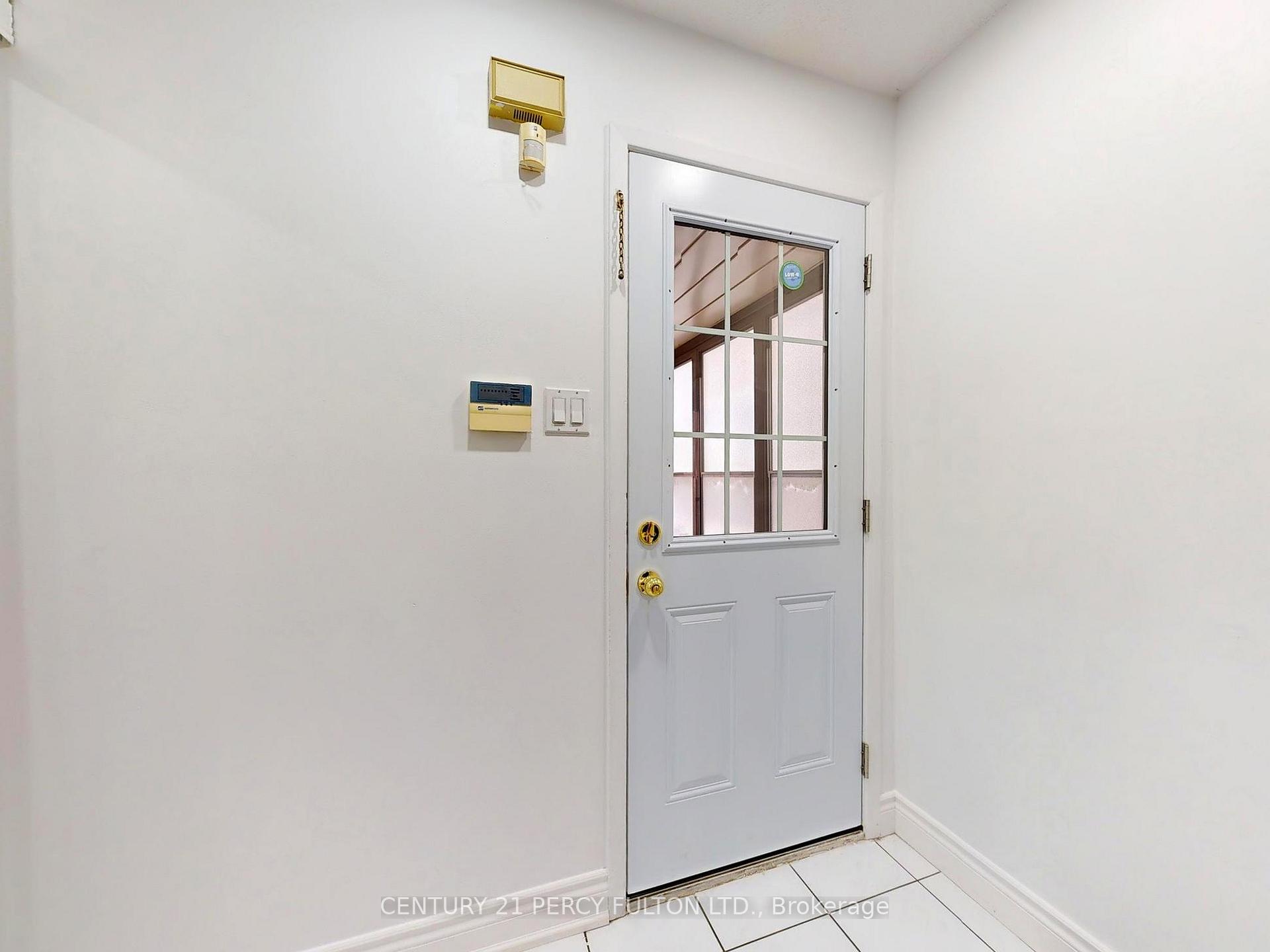 Photo 11 of 43 William Honey Crescent, Markham, Middlefield — HOMEH