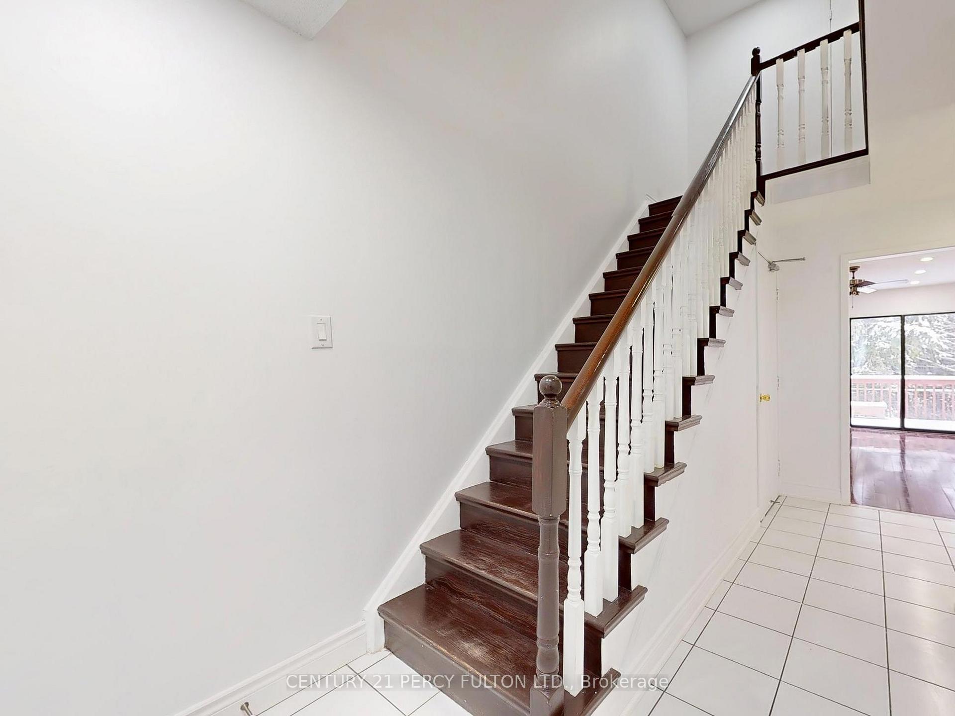 Photo 13 of 43 William Honey Crescent, Markham, Middlefield — HOMEH