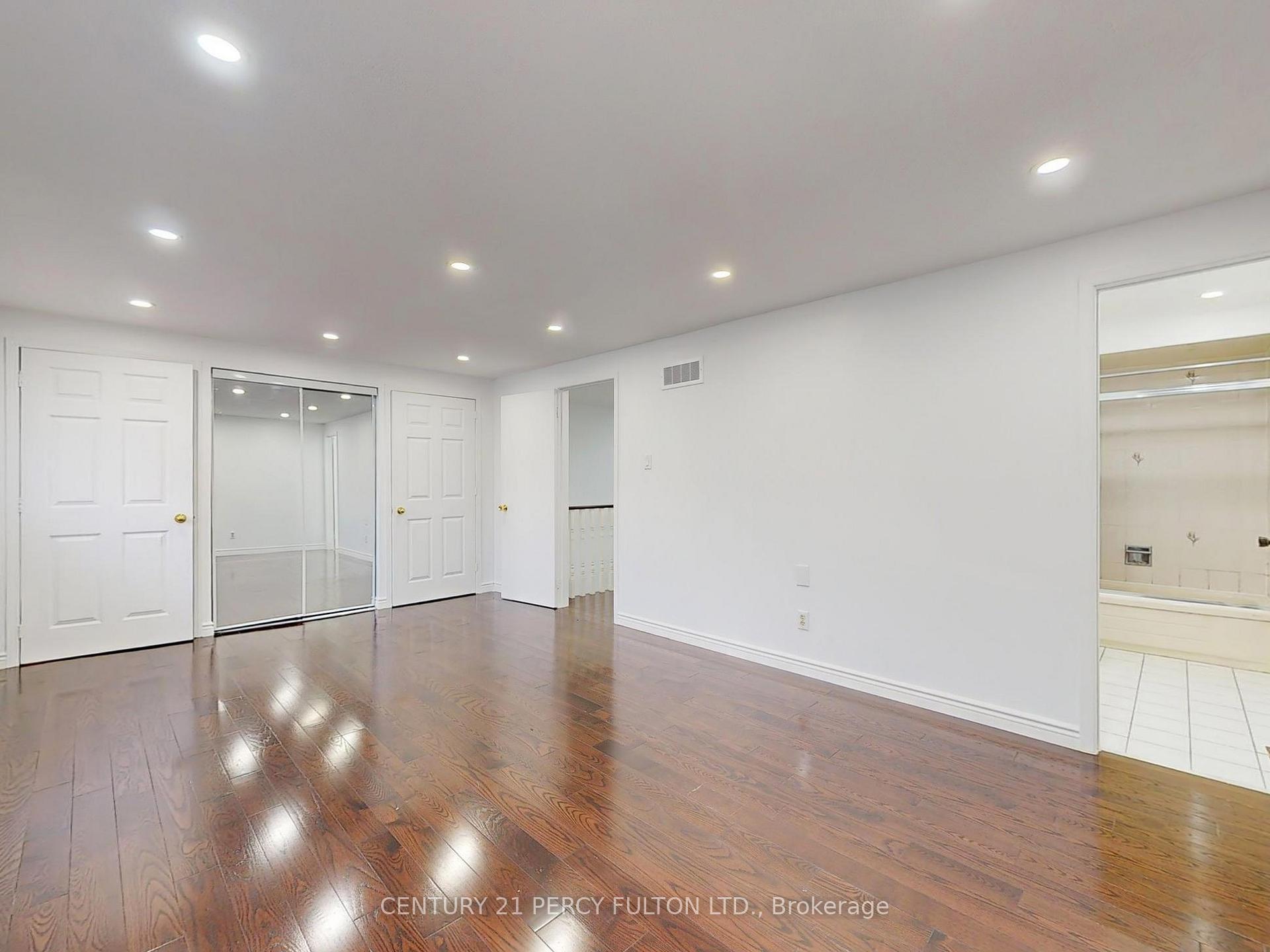 Photo 17 of 43 William Honey Crescent, Markham, Middlefield — HOMEH