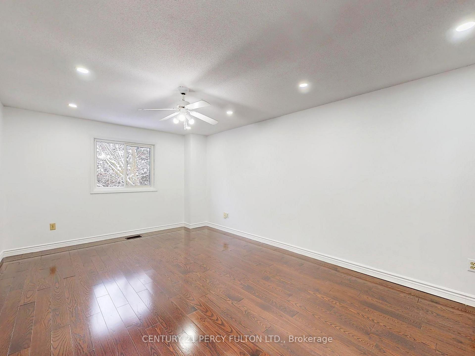 Photo 19 of 43 William Honey Crescent, Markham, Middlefield — HOMEH