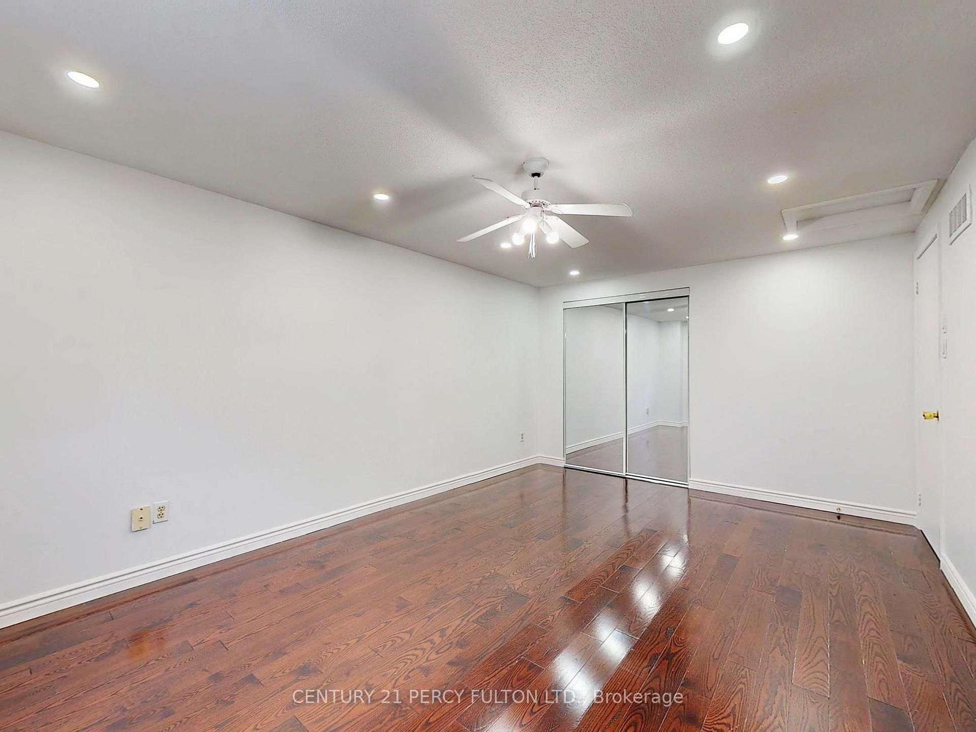 Photo 21 of 43 William Honey Crescent, Markham, Middlefield — HOMEH