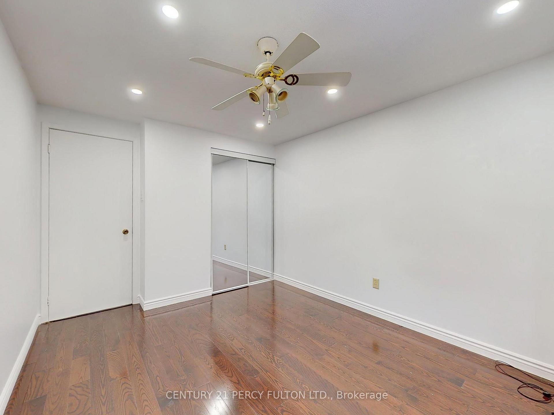 Photo 24 of 43 William Honey Crescent, Markham, Middlefield — HOMEH