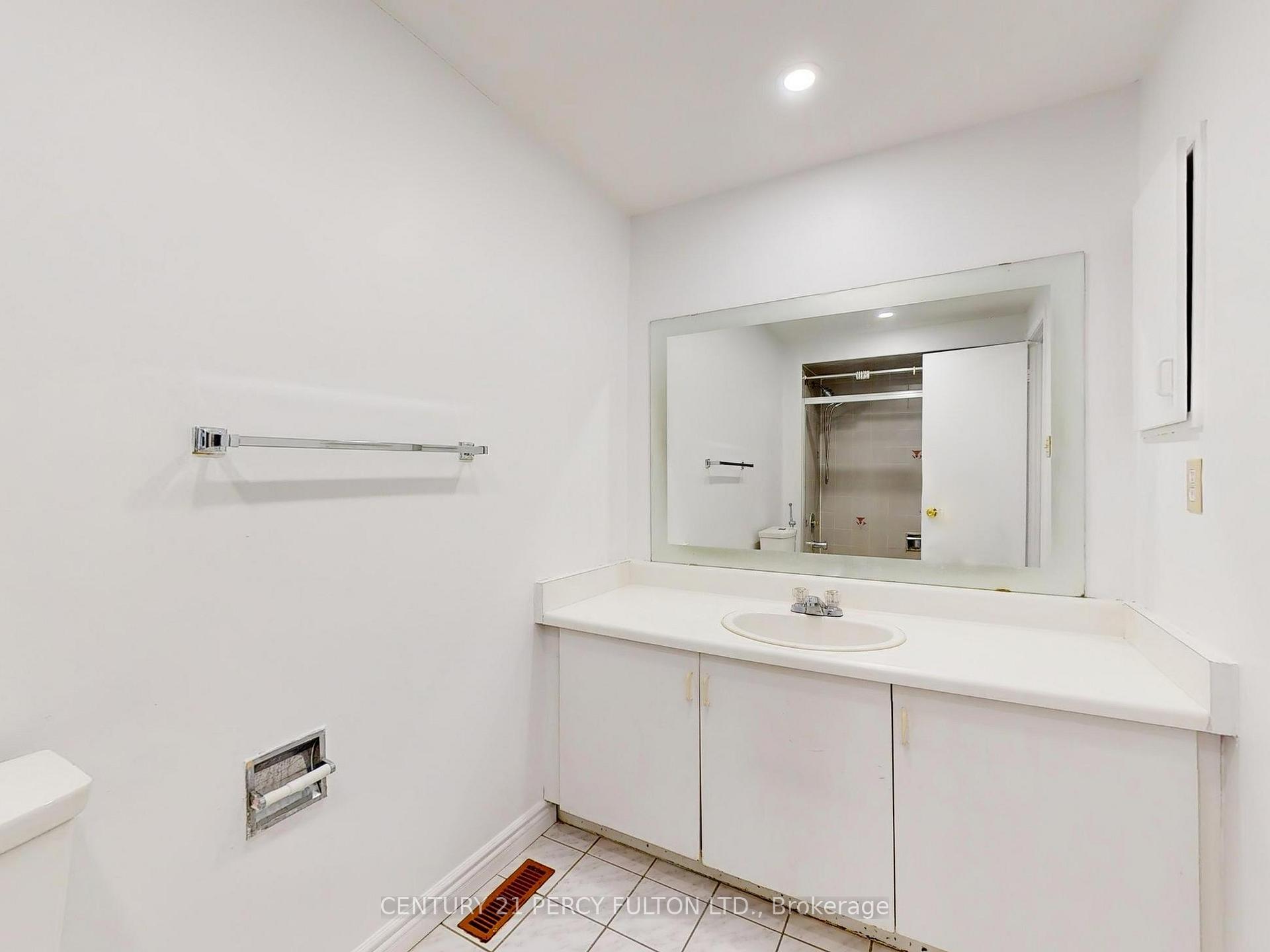 Photo 25 of 43 William Honey Crescent, Markham, Middlefield — HOMEH