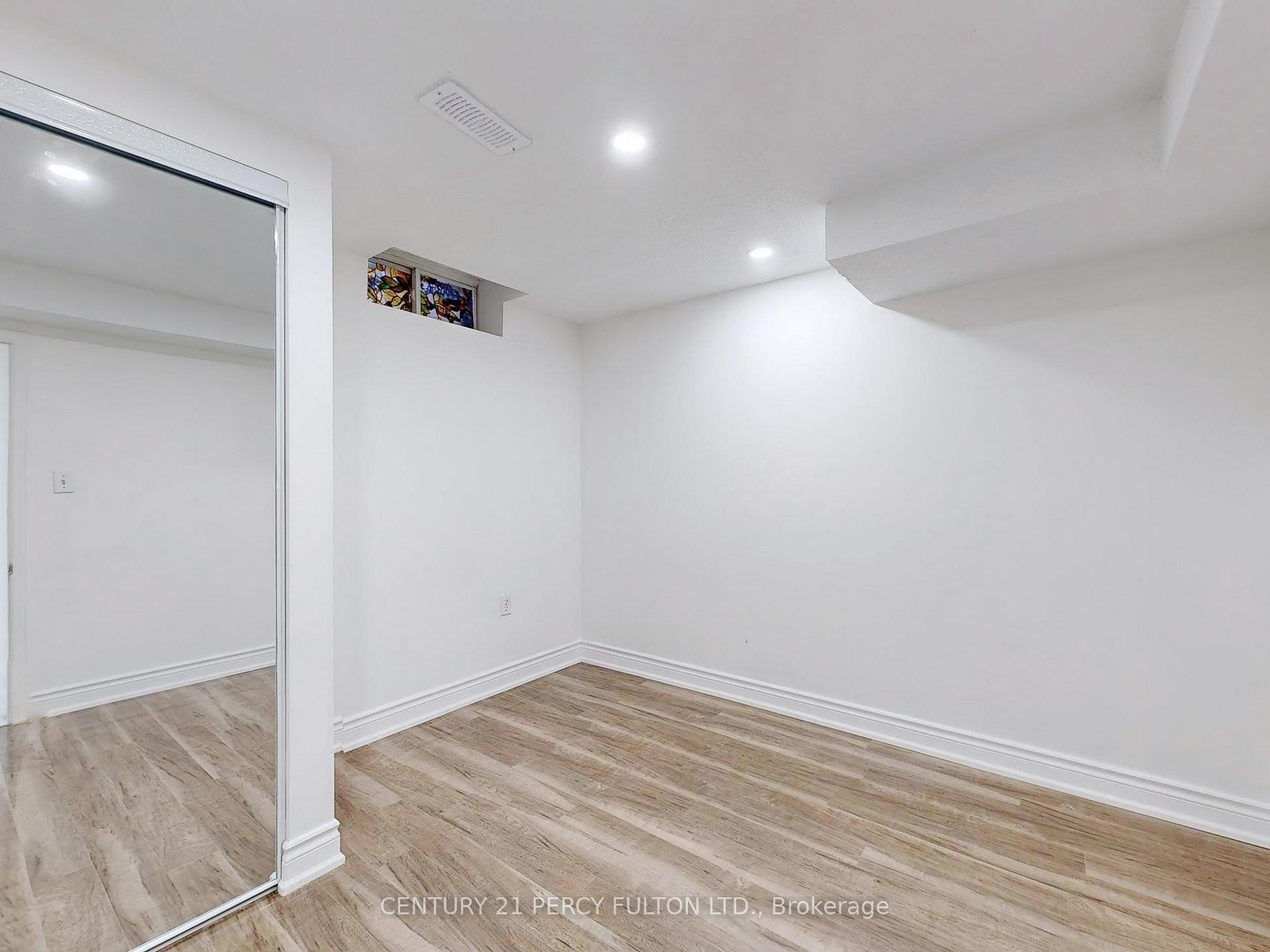 Photo 30 of 43 William Honey Crescent, Markham, Middlefield — HOMEH