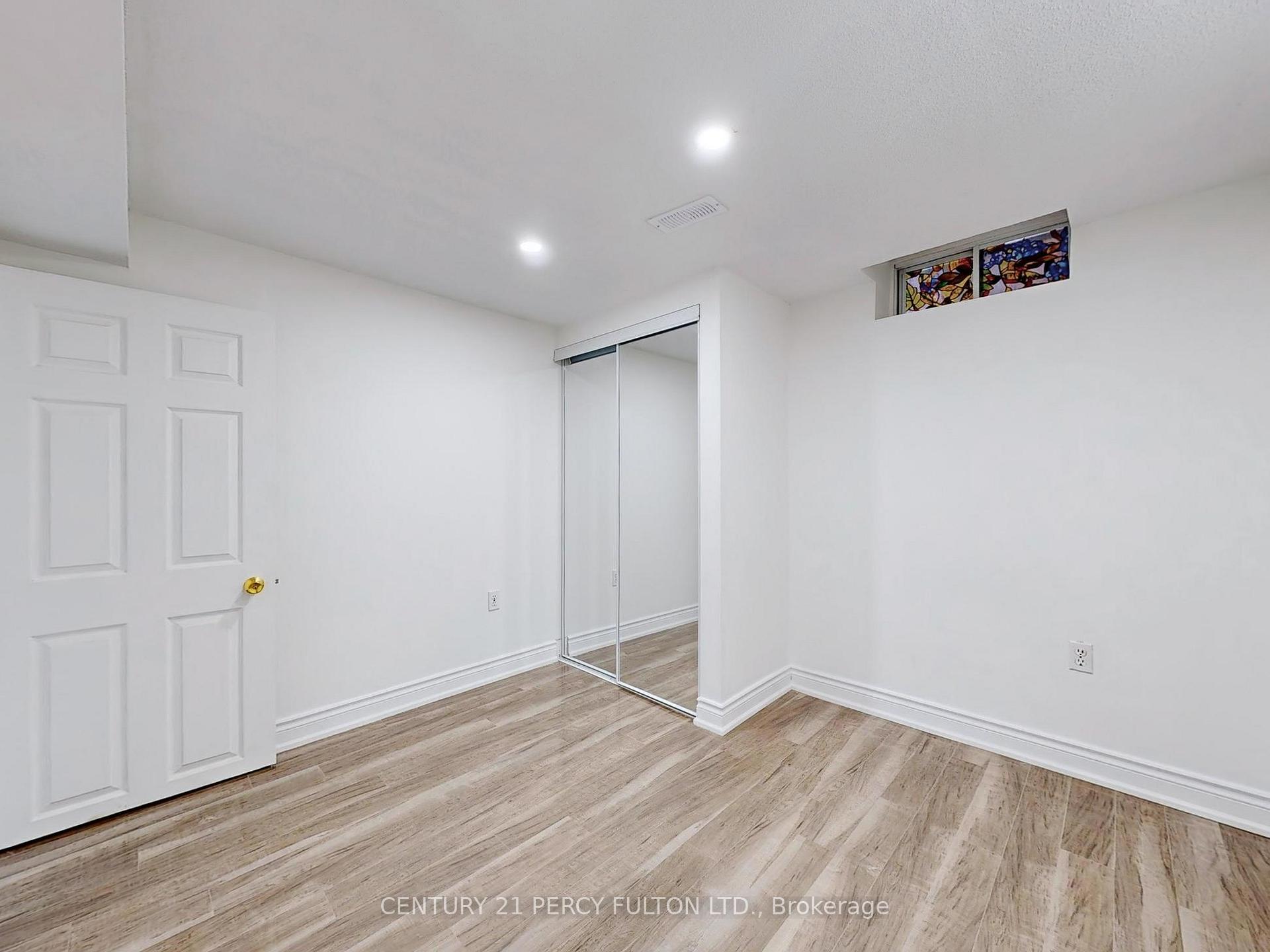 Photo 31 of 43 William Honey Crescent, Markham, Middlefield — HOMEH
