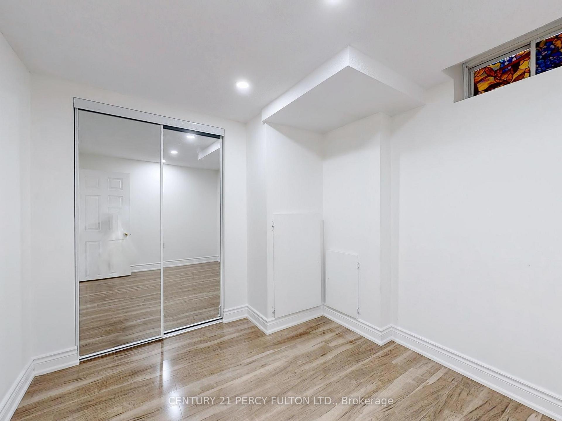 Photo 32 of 43 William Honey Crescent, Markham, Middlefield — HOMEH