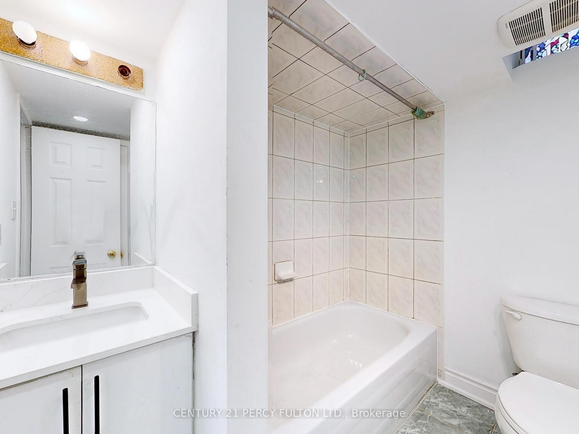 Photo 33 of 43 William Honey Crescent, Markham, Middlefield — HOMEH