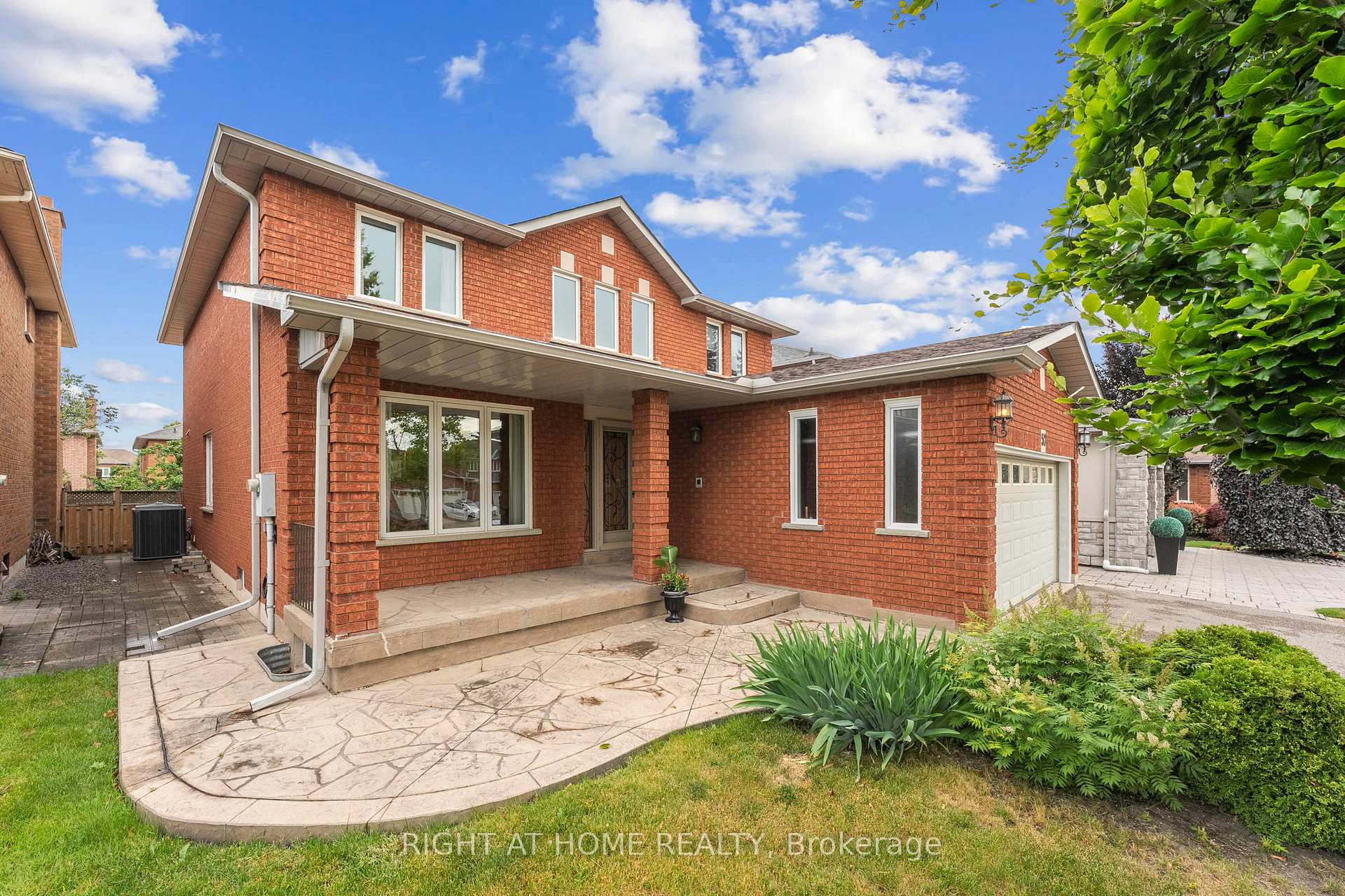 Photo 1 of 52 Spring Town Road, Vaughan, East Woodbridge — HOMEH