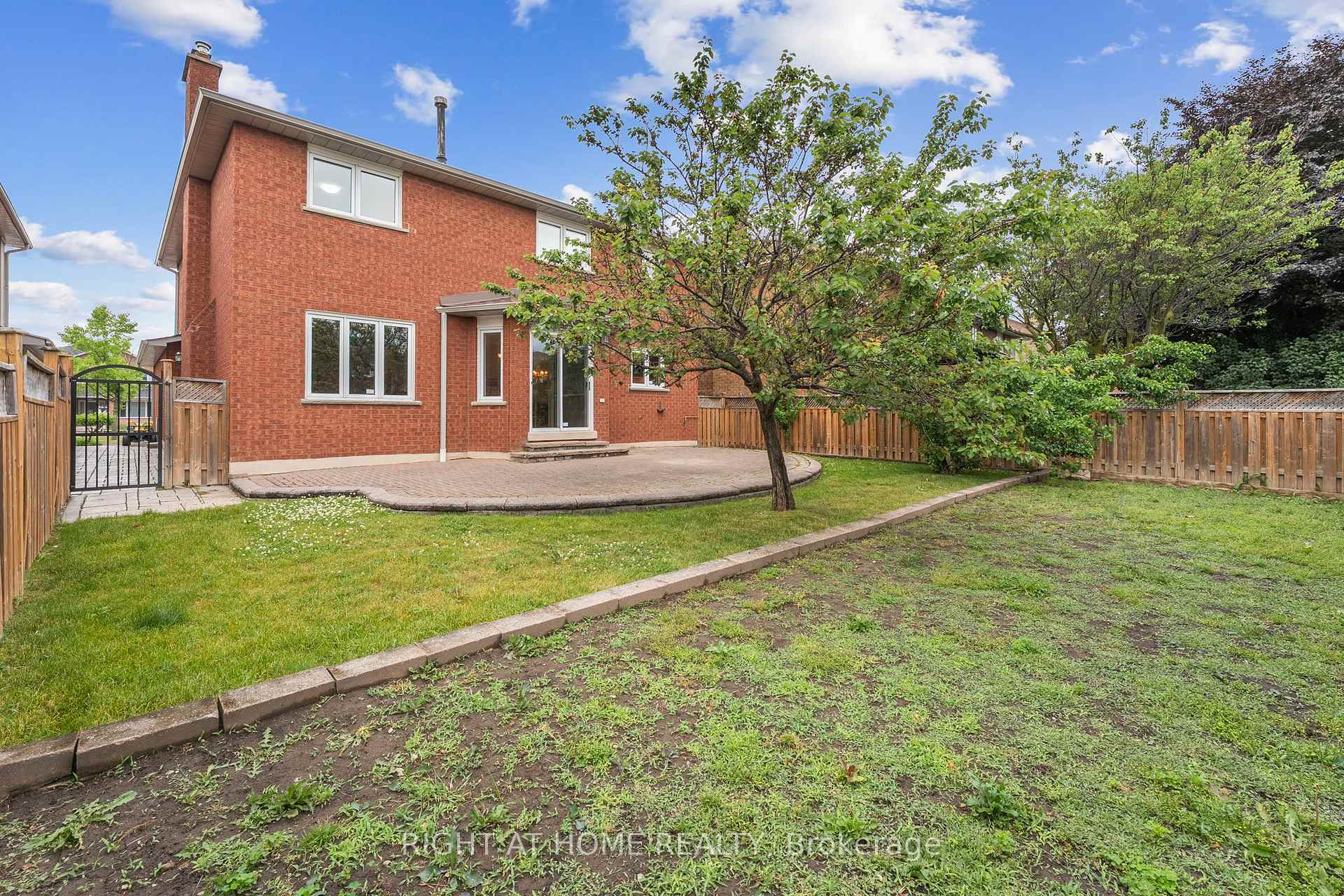 Photo 4 of 52 Spring Town Road, Vaughan, East Woodbridge — HOMEH