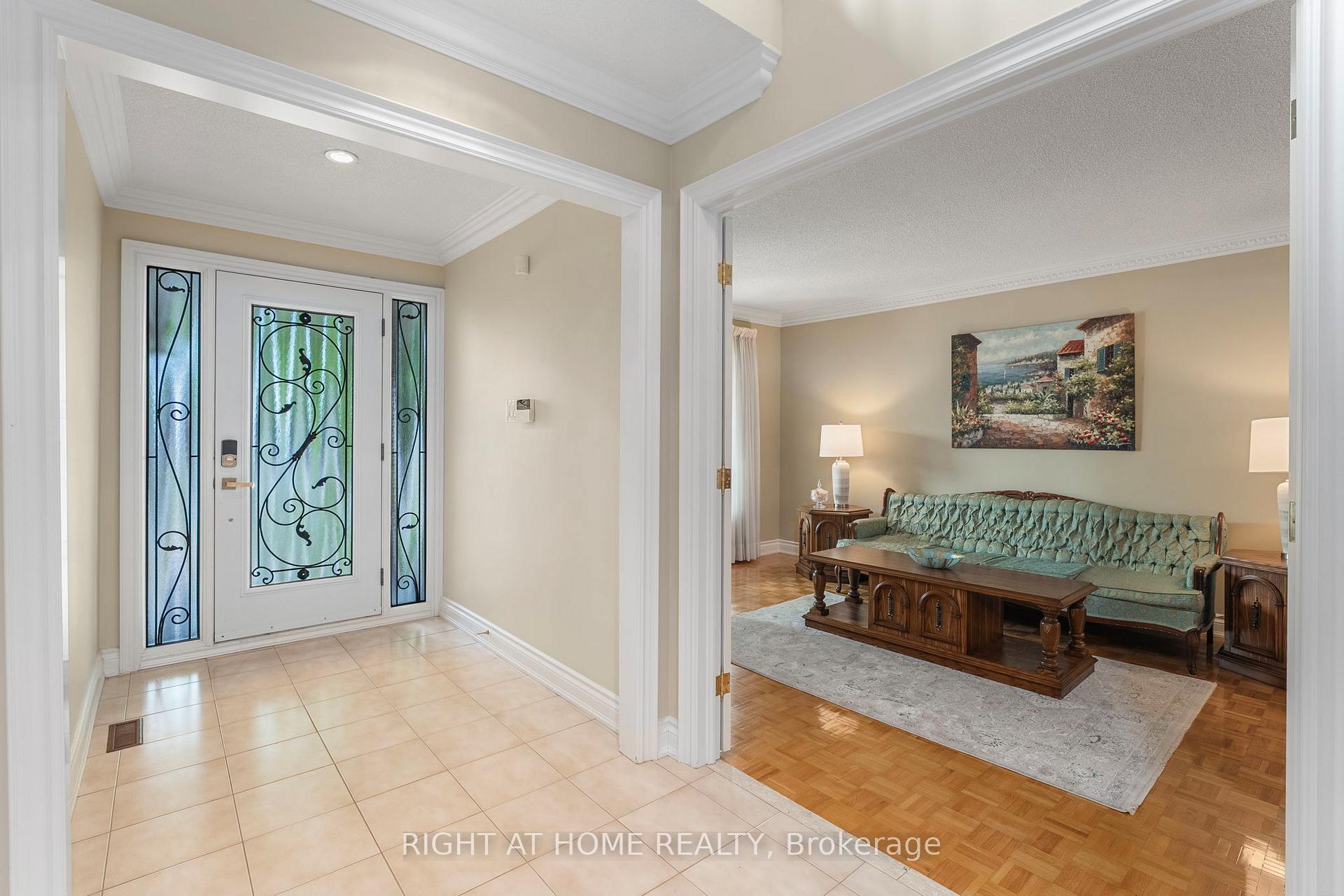 Photo 6 of 52 Spring Town Road, Vaughan, East Woodbridge — HOMEH