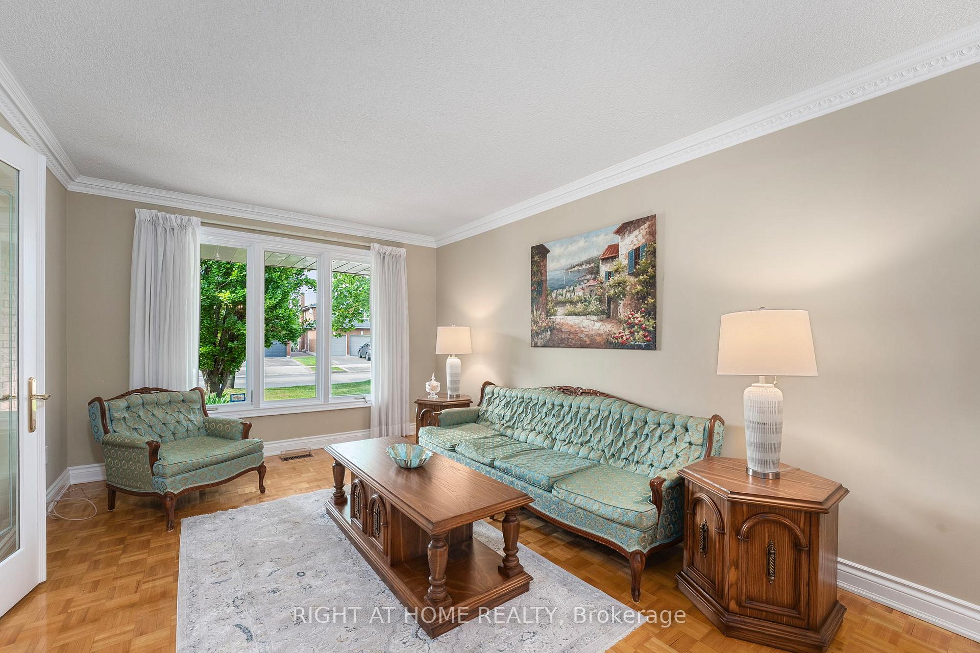 Photo 7 of 52 Spring Town Road, Vaughan, East Woodbridge — HOMEH