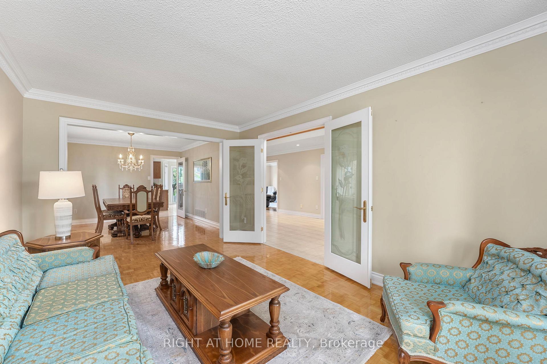 Photo 8 of 52 Spring Town Road, Vaughan, East Woodbridge — HOMEH