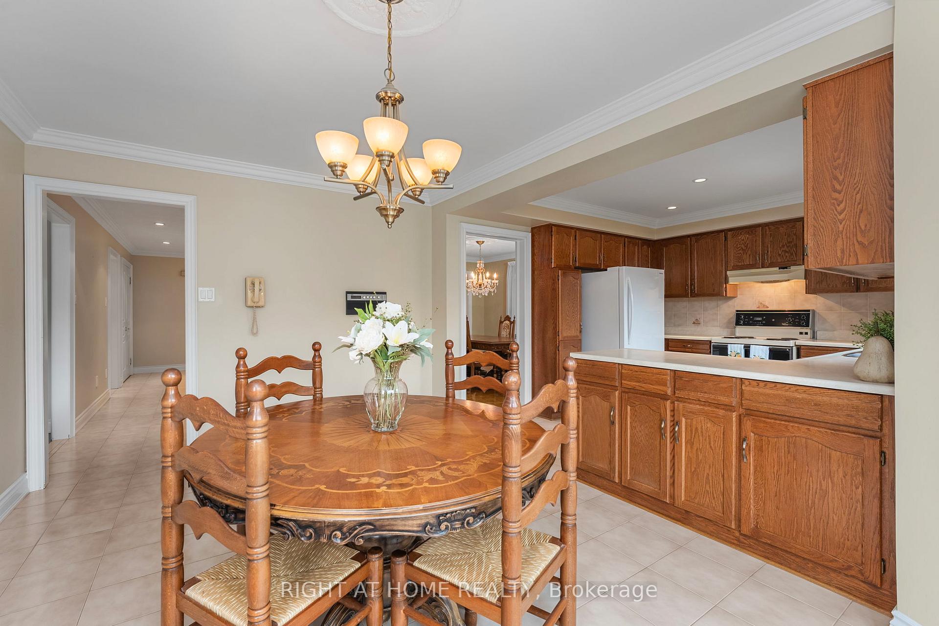 Photo 10 of 52 Spring Town Road, Vaughan, East Woodbridge — HOMEH