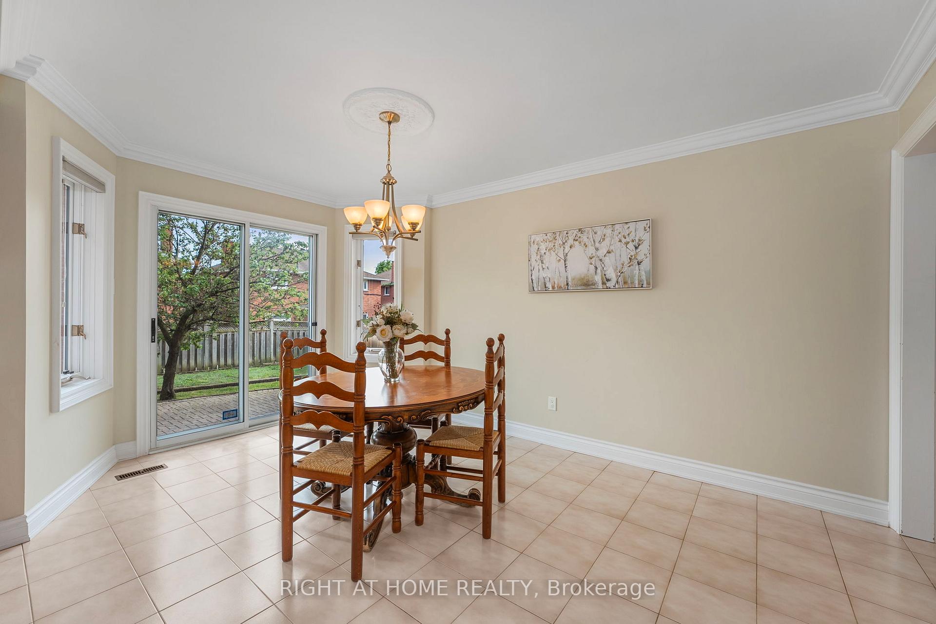 Photo 13 of 52 Spring Town Road, Vaughan, East Woodbridge — HOMEH