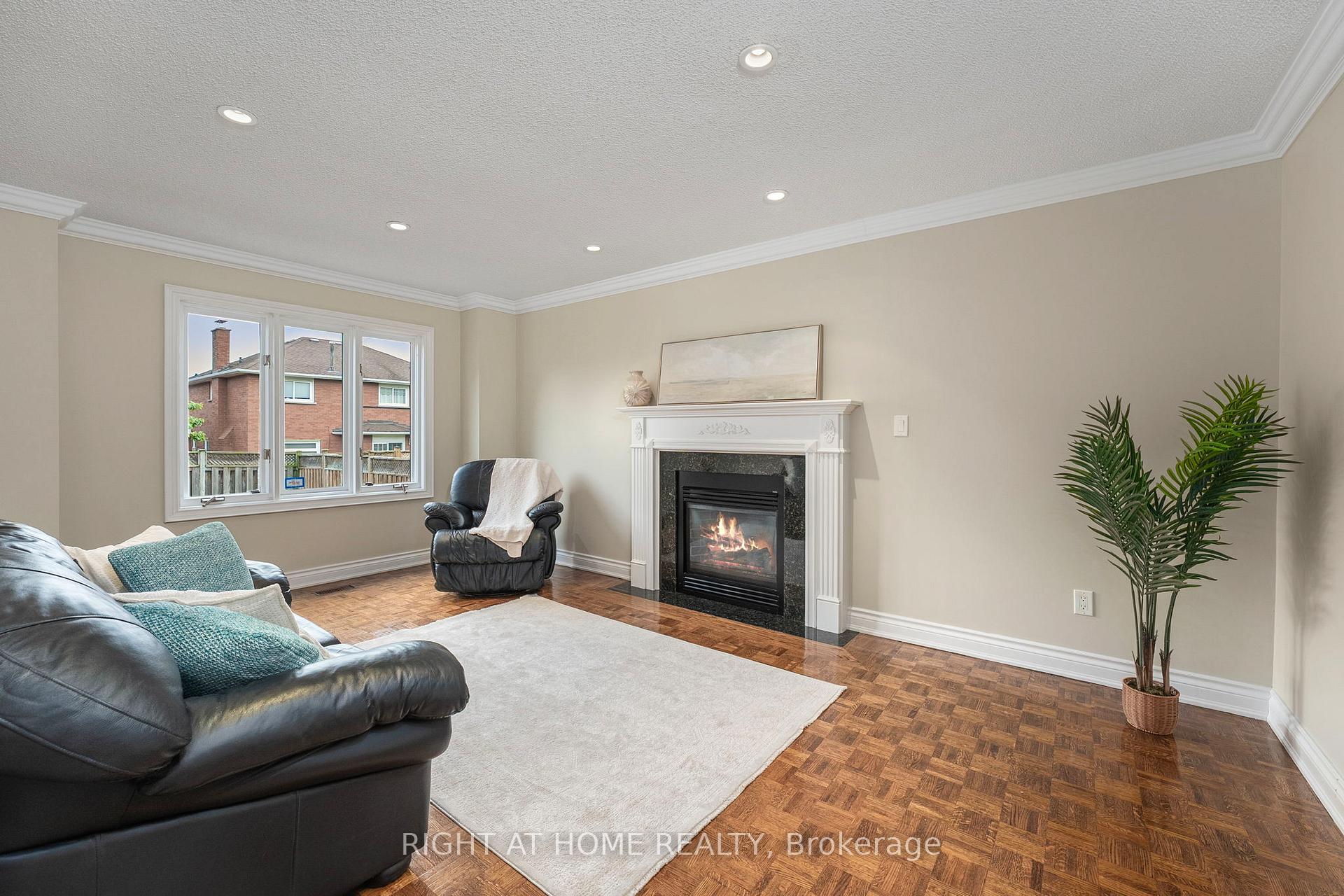 Photo 14 of 52 Spring Town Road, Vaughan, East Woodbridge — HOMEH