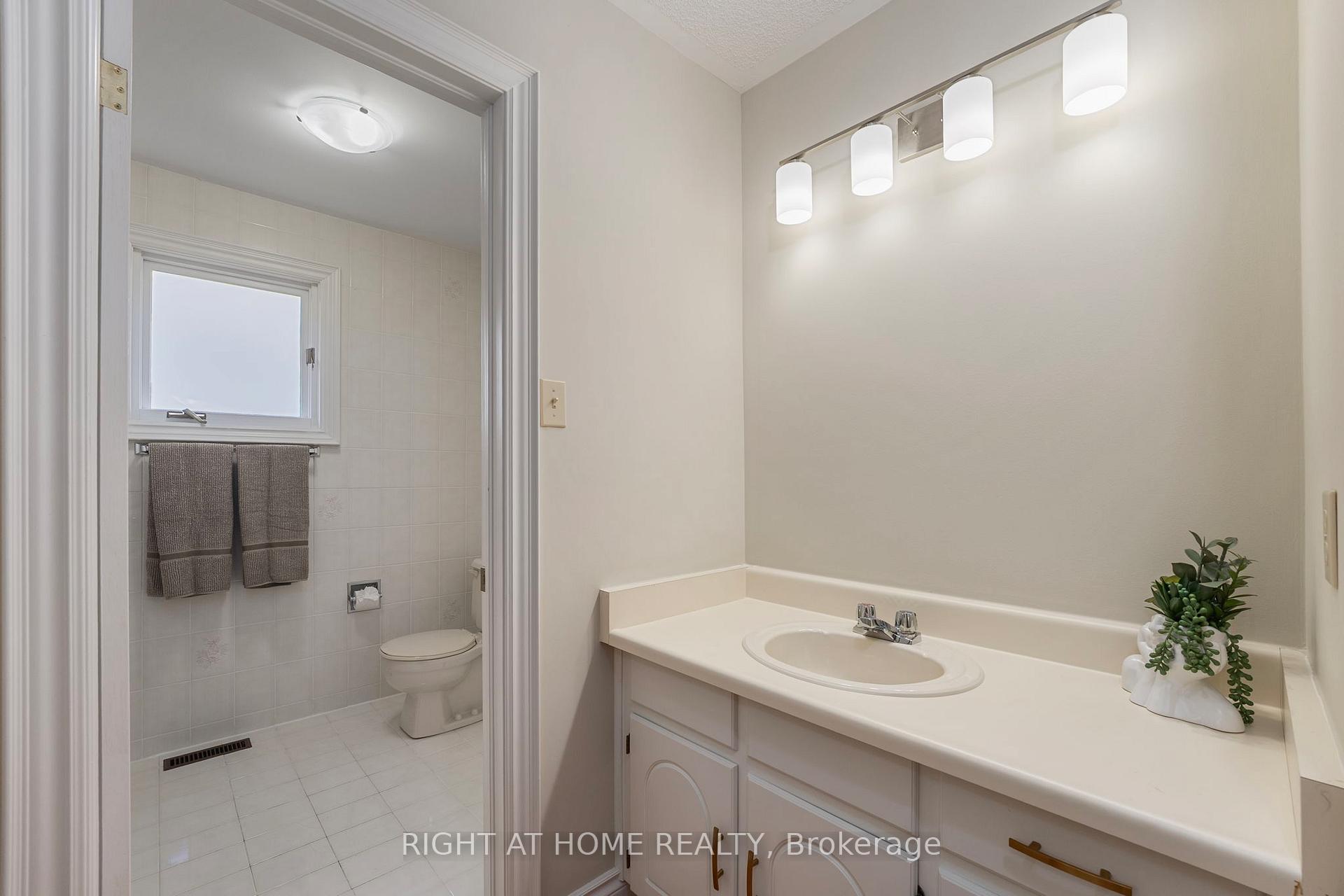 Photo 27 of 52 Spring Town Road, Vaughan, East Woodbridge — HOMEH