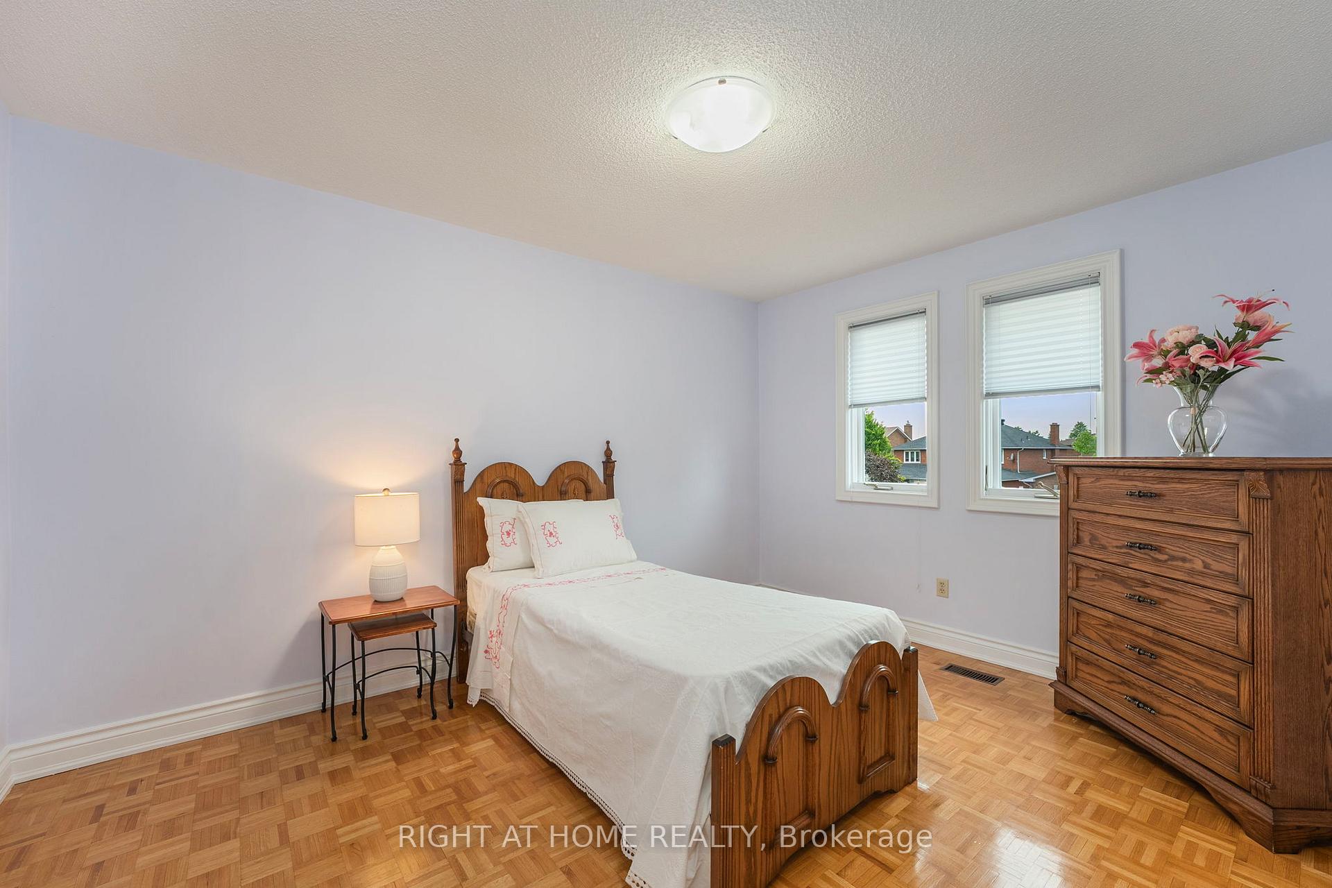 Photo 30 of 52 Spring Town Road, Vaughan, East Woodbridge — HOMEH