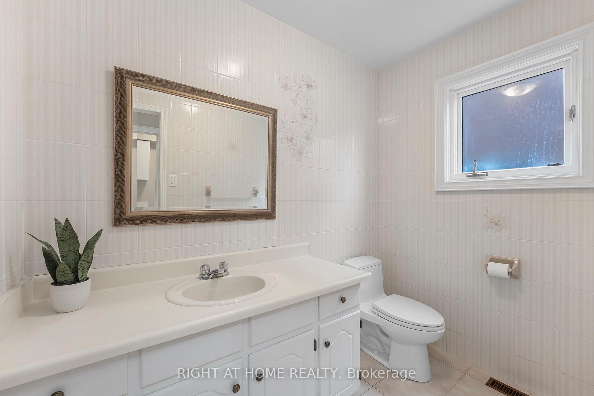 Photo 33 of 52 Spring Town Road, Vaughan, East Woodbridge — HOMEH