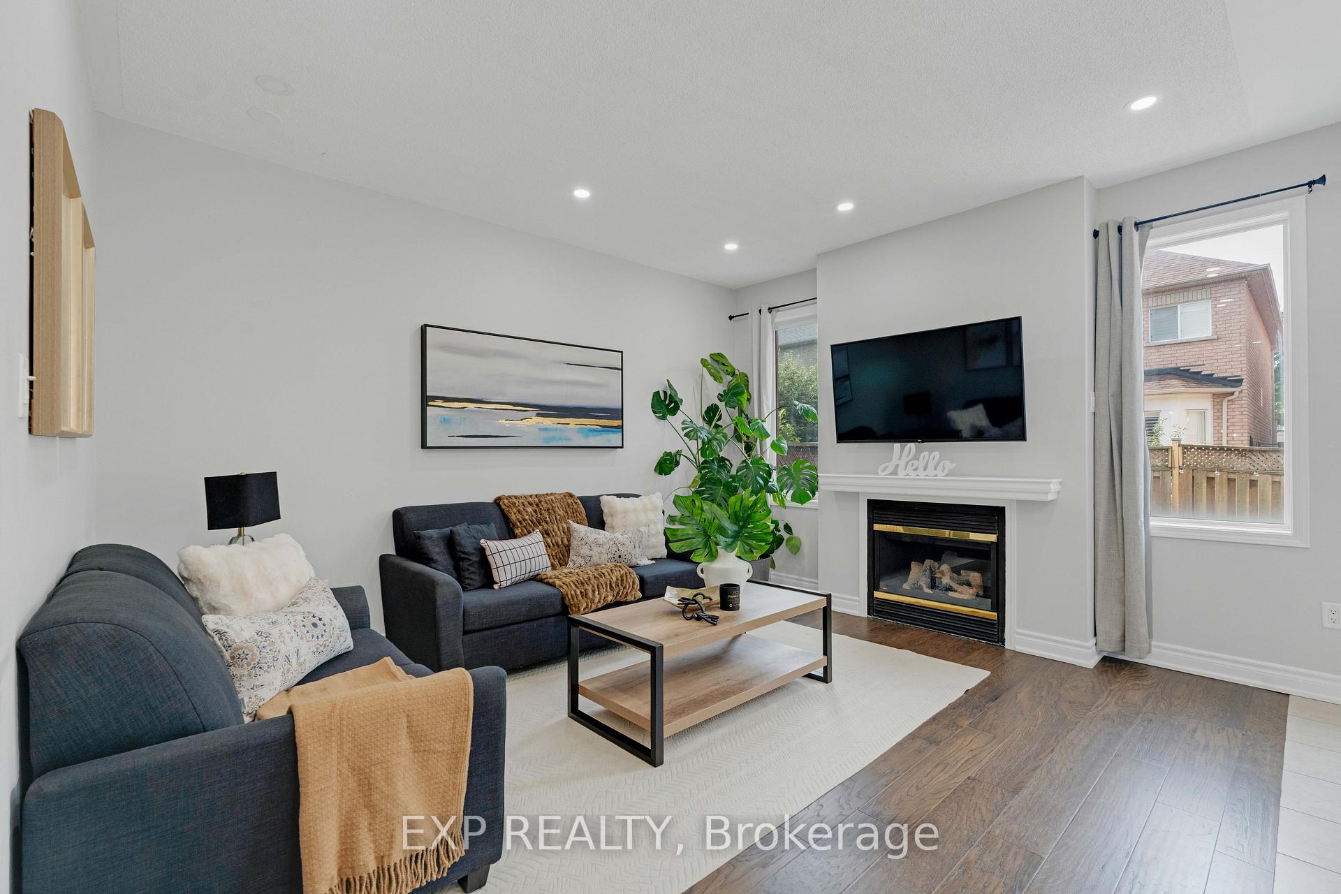 Photo 6 of 156 Dolce Crescent, Vaughan, Vellore Village — HOMEH