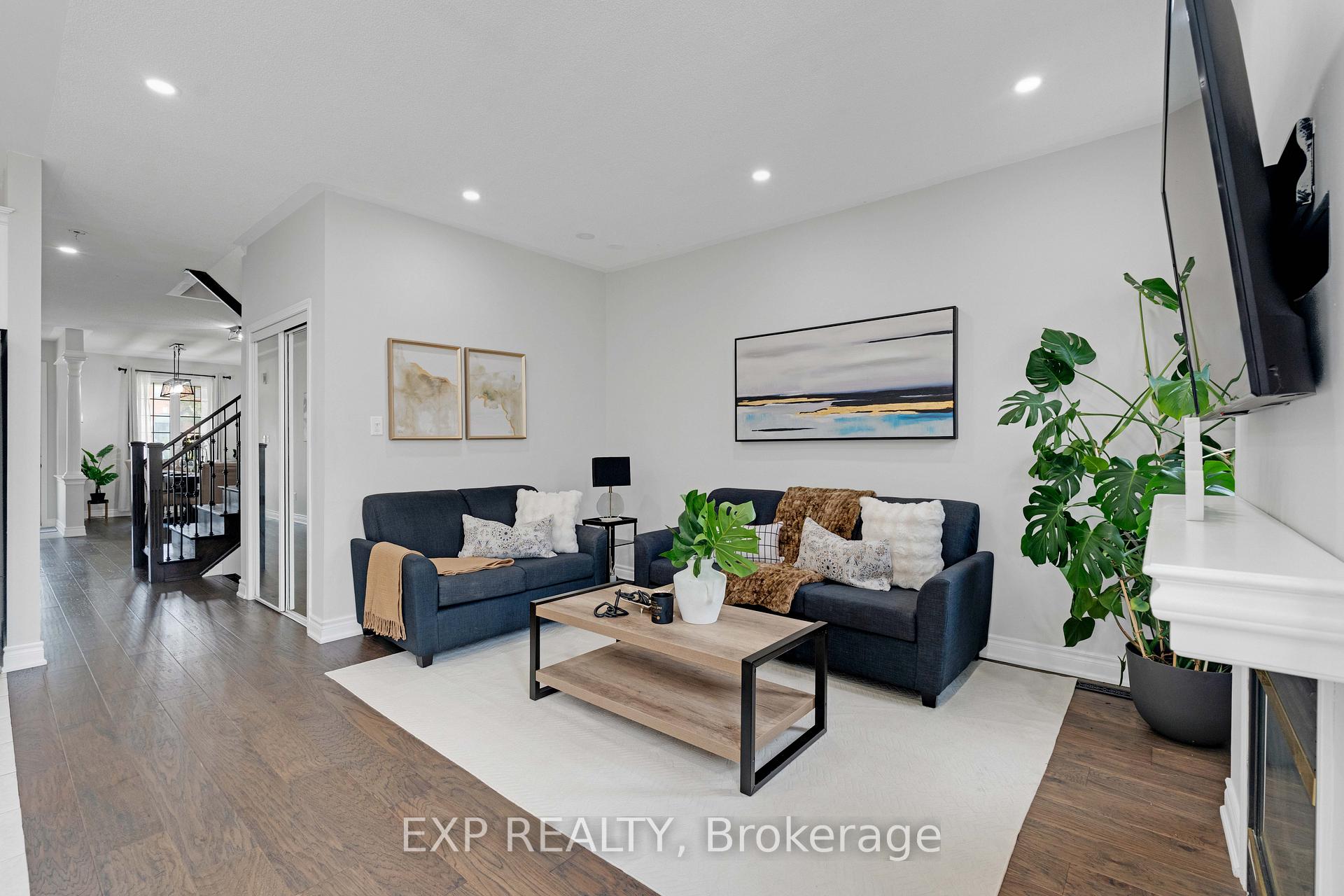 Photo 7 of 156 Dolce Crescent, Vaughan, Vellore Village — HOMEH
