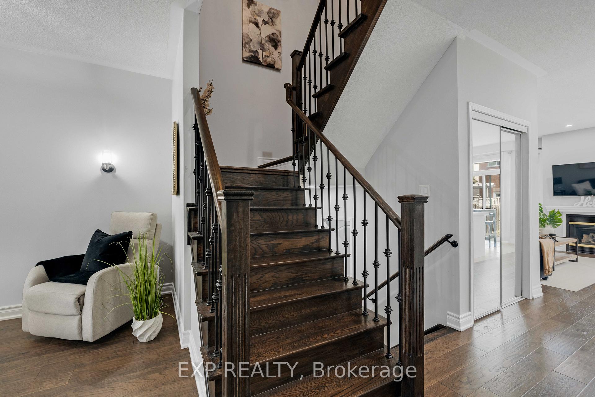 Photo 16 of 156 Dolce Crescent, Vaughan, Vellore Village — HOMEH