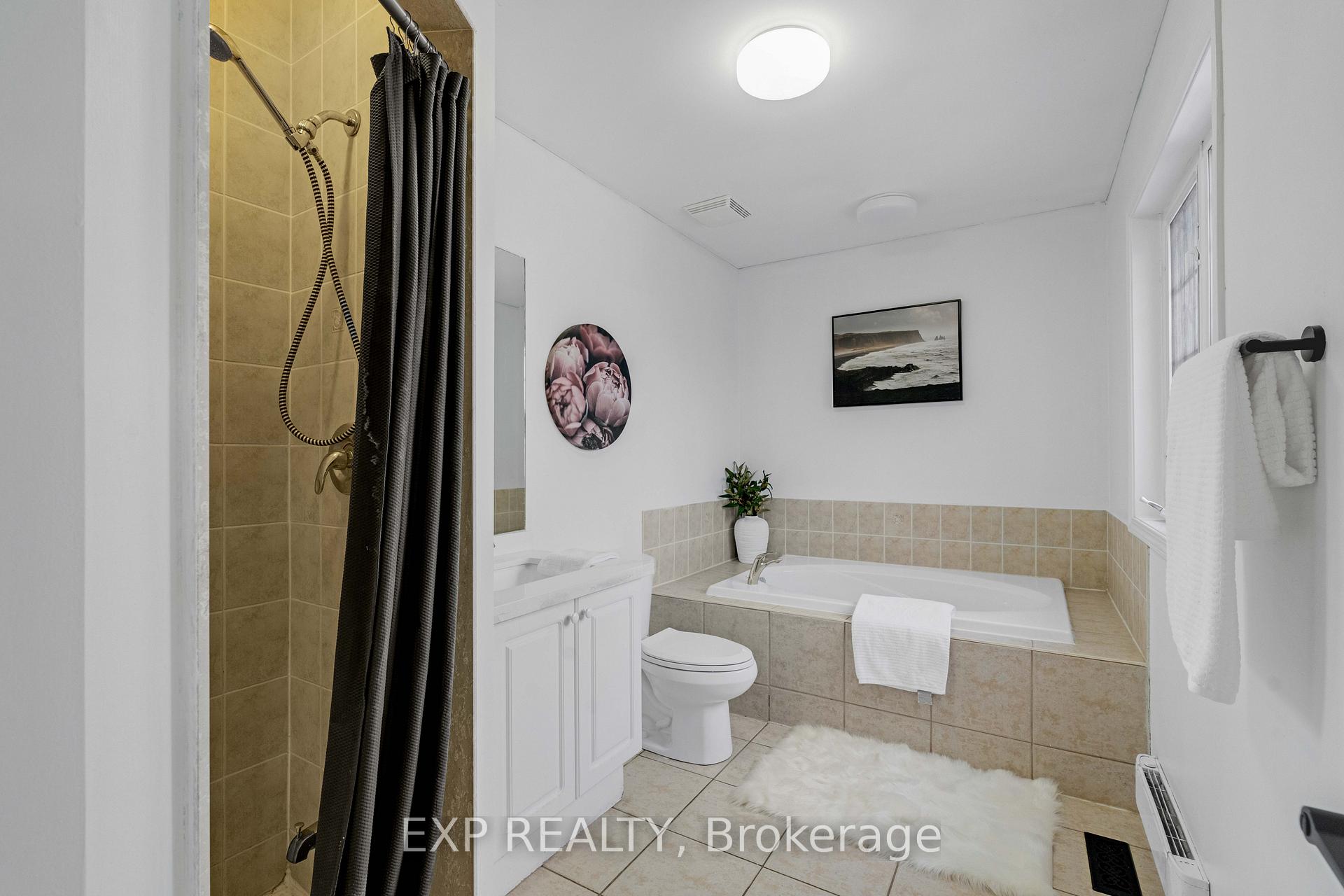 Photo 20 of 156 Dolce Crescent, Vaughan, Vellore Village — HOMEH