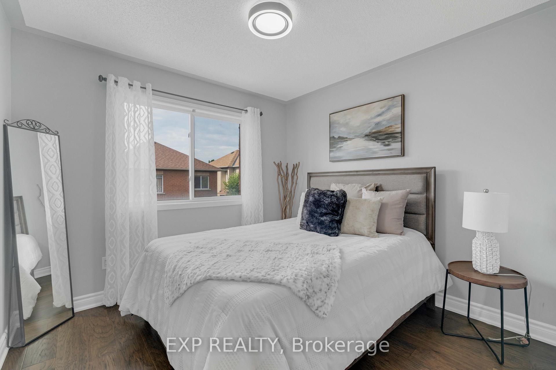 Photo 23 of 156 Dolce Crescent, Vaughan, Vellore Village — HOMEH