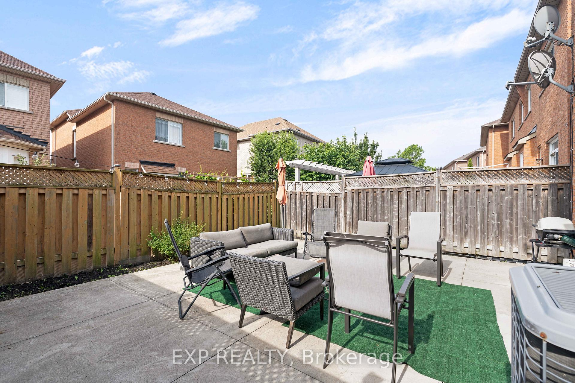 Photo 33 of 156 Dolce Crescent, Vaughan, Vellore Village — HOMEH